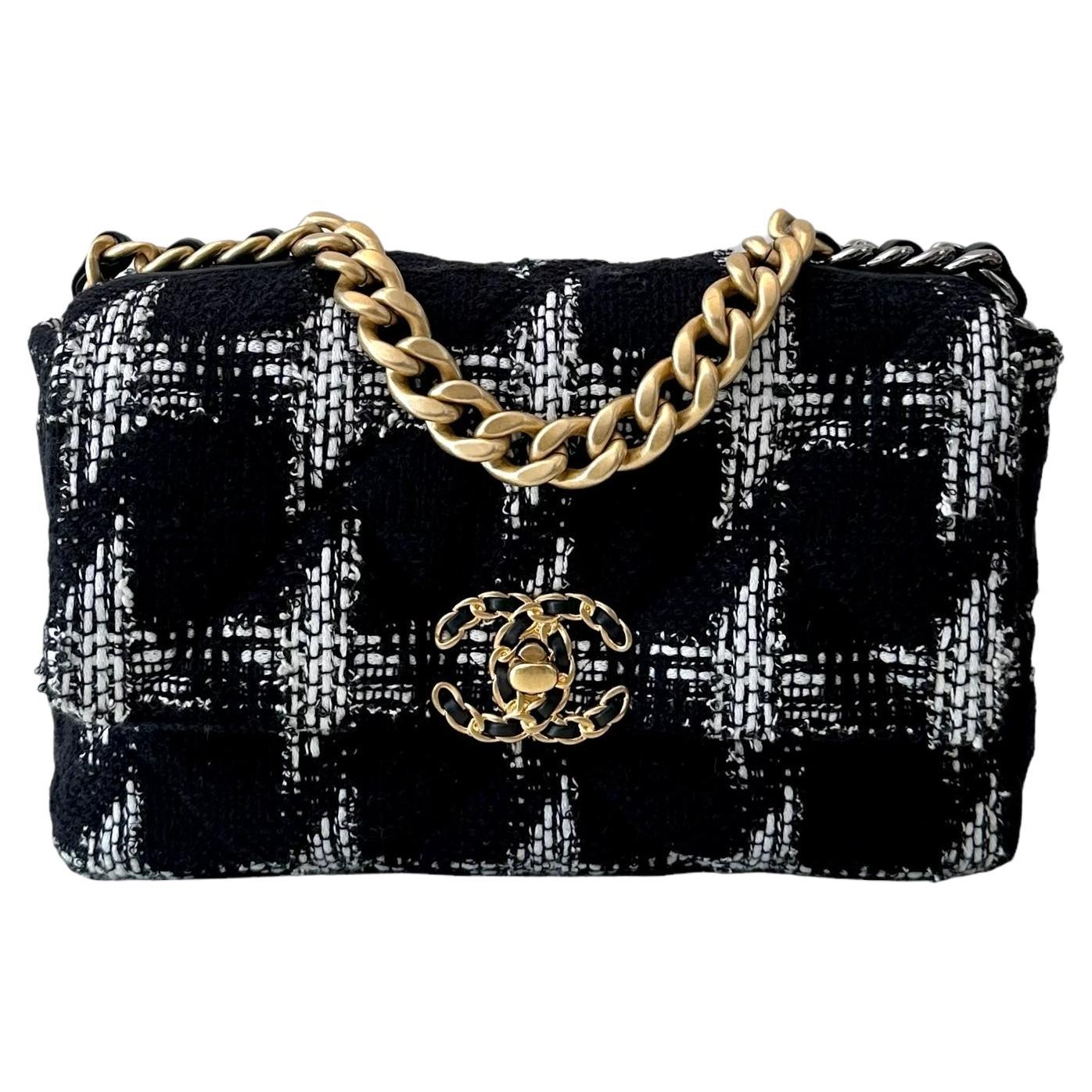 Chanel Black and White Tweed Chanel 19 Flap Bag For Sale
