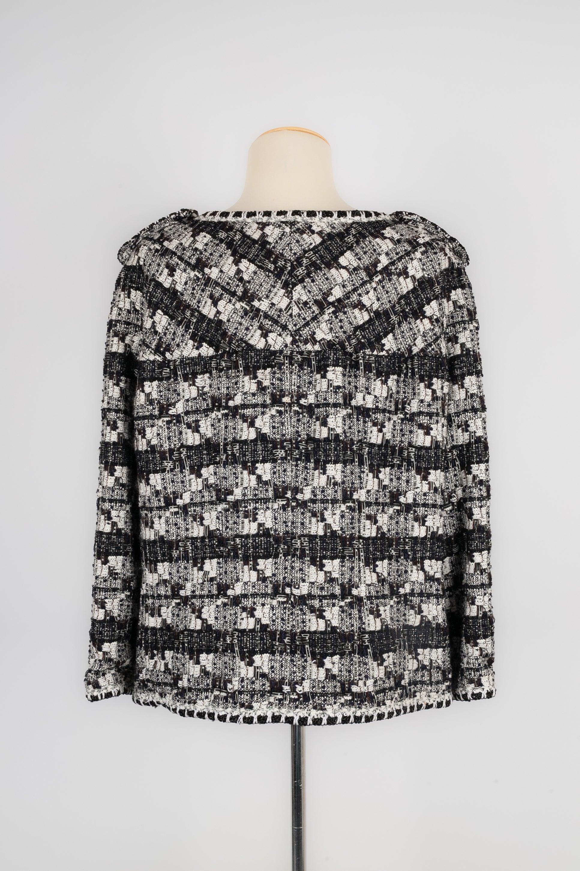 Chanel Black and White Tweed Jacket, 2006 In Excellent Condition In SAINT-OUEN-SUR-SEINE, FR