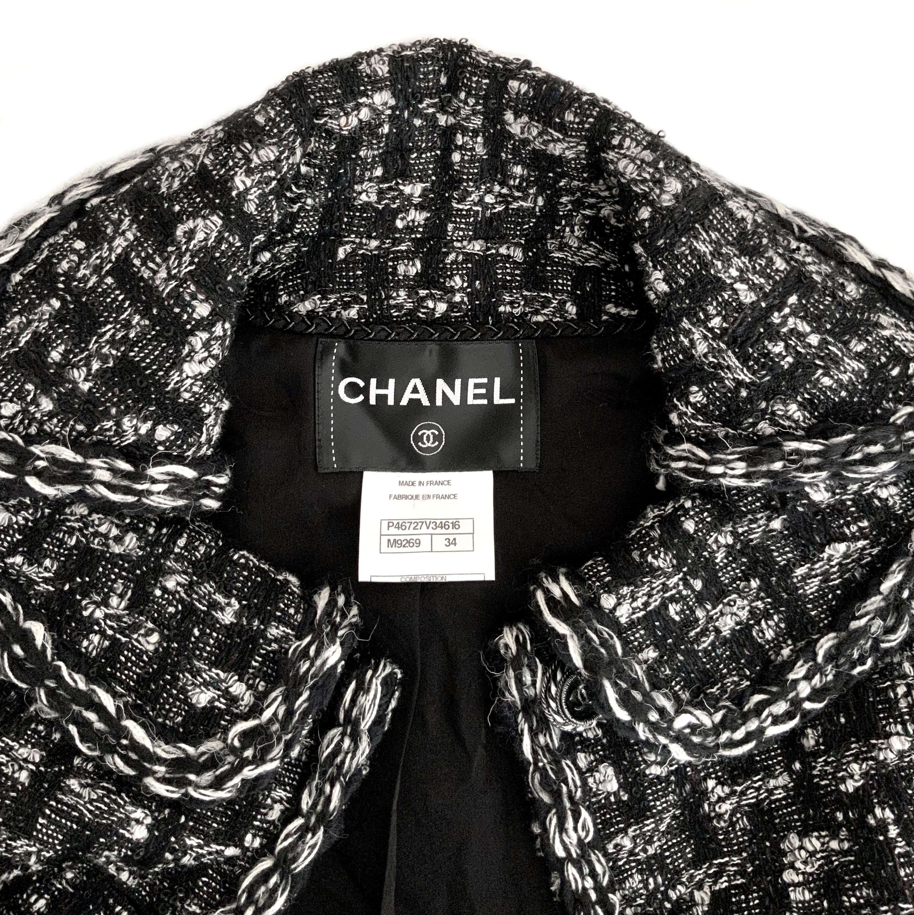 Chanel Black and White Tweed Jacket In Excellent Condition In Geneva, CH