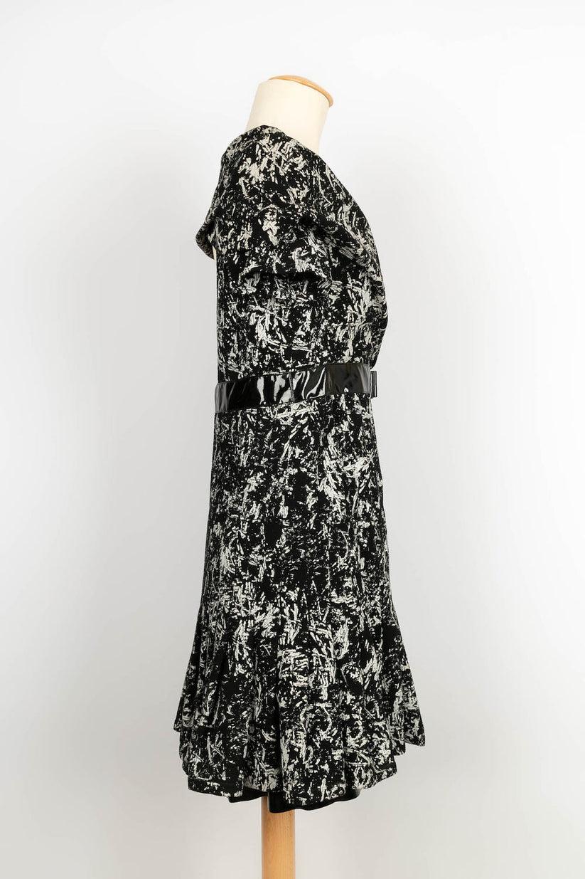 Robe Chanel en laine noire et blanche Pour femmes en vente