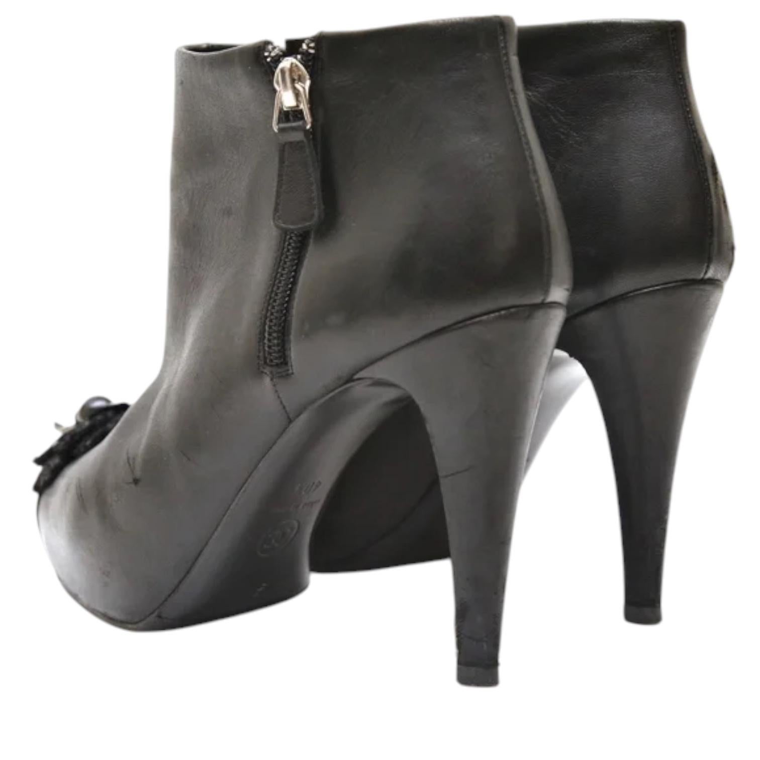 CHANEL Black Ankle Boots Leather Tweed Camilla Cap Toe Silver CC Zipper Sz 40.5 For Sale 2