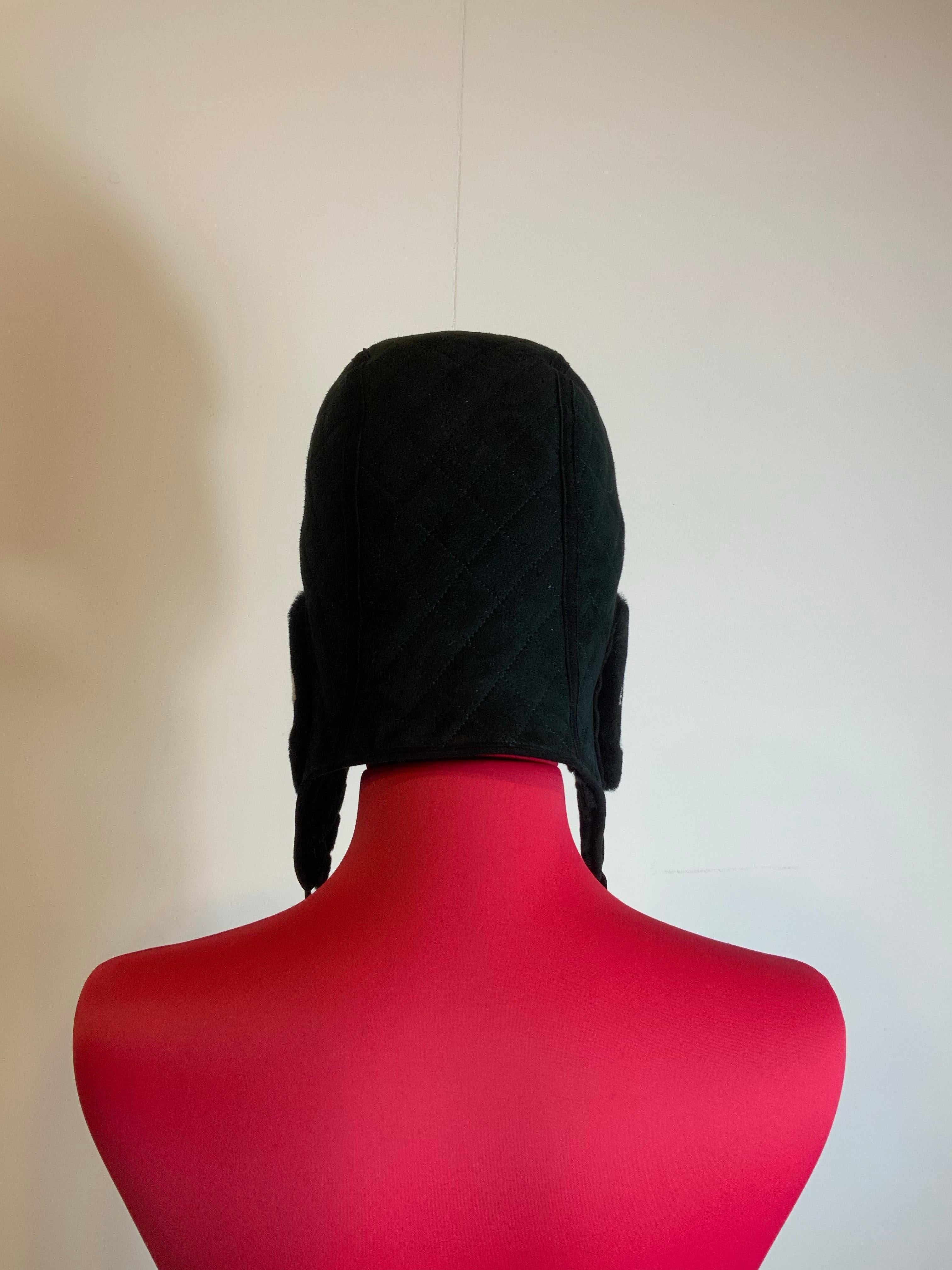 Gorro de invierno de piel de oveja de aviador negro Chanel en Nuevo Estado en Carnate, IT