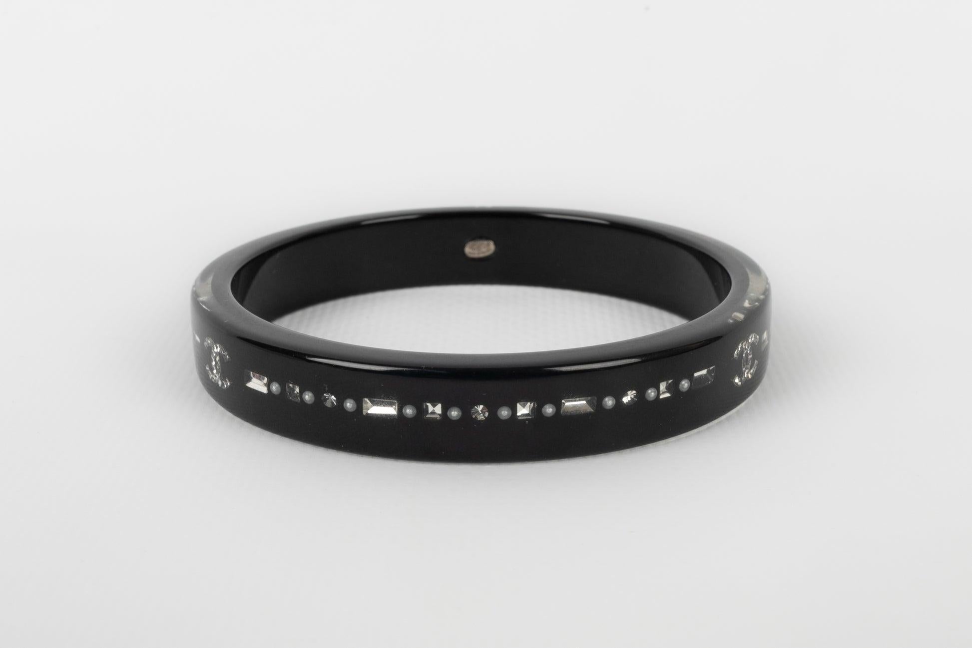 Chanel Black Bakelite Bracelet Embedded with Rhinestones, 2010 In Excellent Condition In SAINT-OUEN-SUR-SEINE, FR