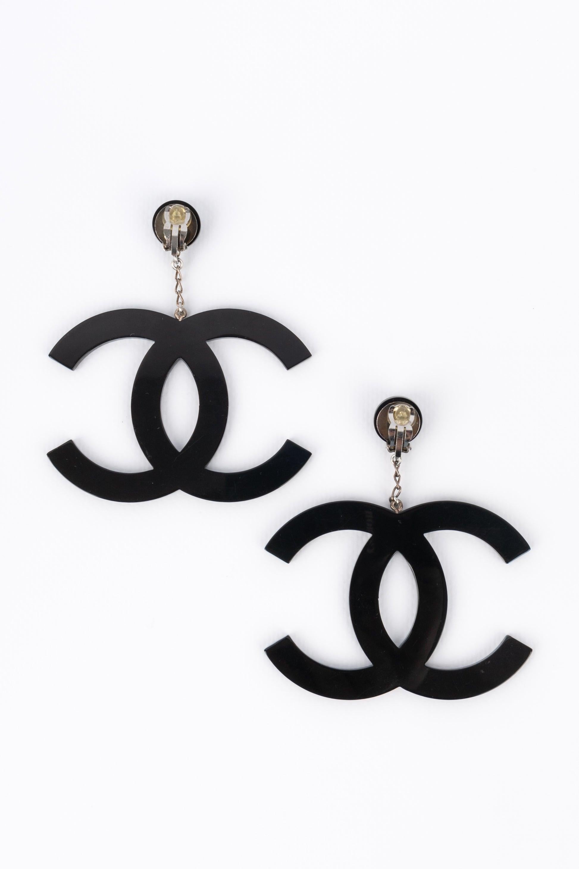 Chanel Black Bakelite CC Logo Earrings, 1996 2