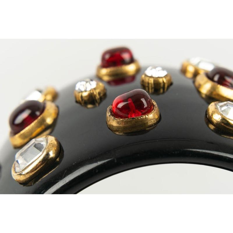 Chanel Black Bakelite Cuff with Rhinestones and Cabochons, 1985s In Excellent Condition For Sale In SAINT-OUEN-SUR-SEINE, FR