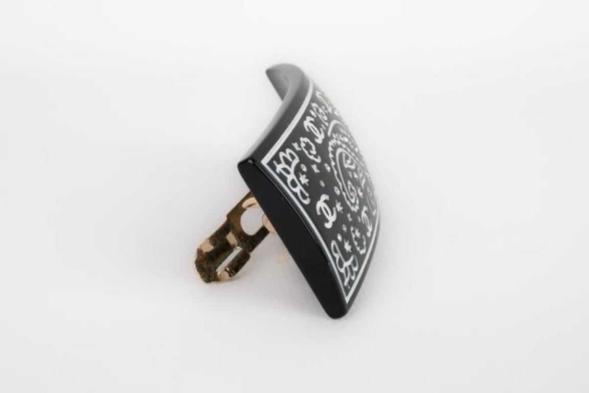 Chanel Black Bakelite Hair Clip with Rhinestones Spring, 2009 In Excellent Condition For Sale In SAINT-OUEN-SUR-SEINE, FR