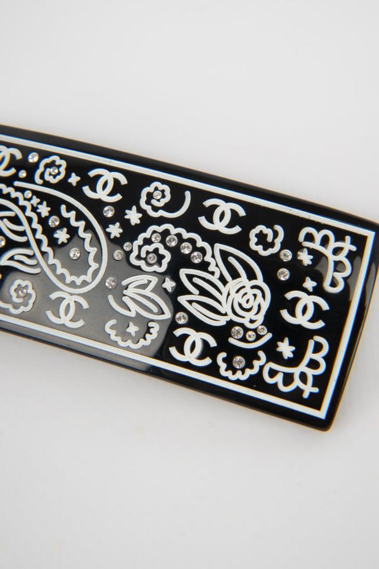 Chanel Black Bakelite Hair Clip with Rhinestones Spring, 2009 For Sale 3