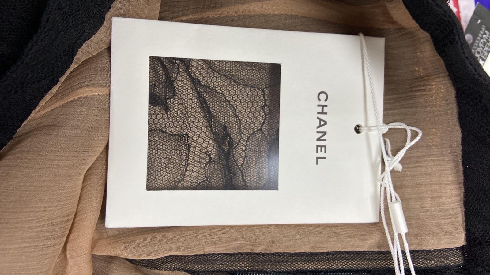 Chanel Black Beige Floral Lace Skirt Size  For Sale 3