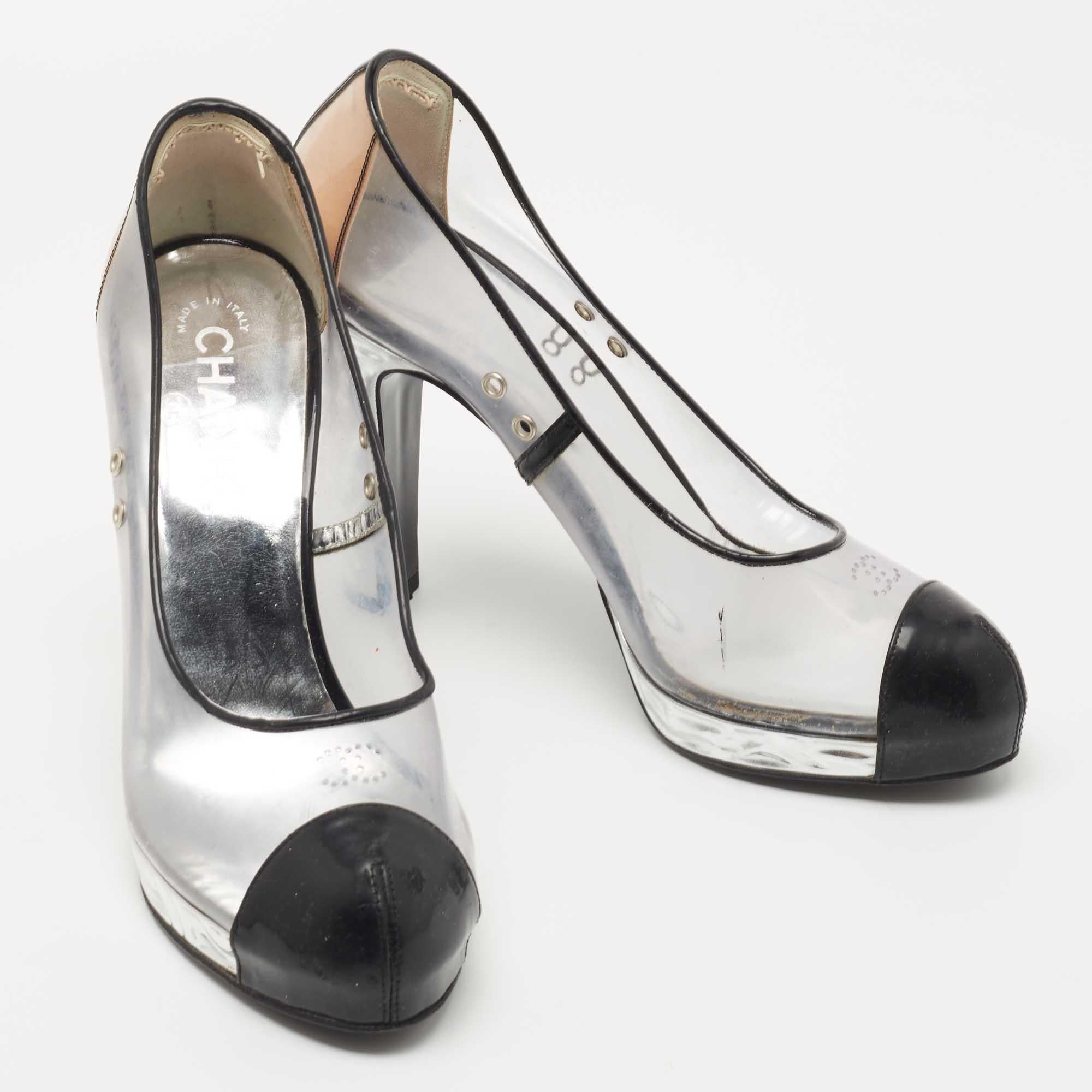 Chanel Black/Beige Patent Leather and PVC CC Platform Pumps Size 39 For Sale 2