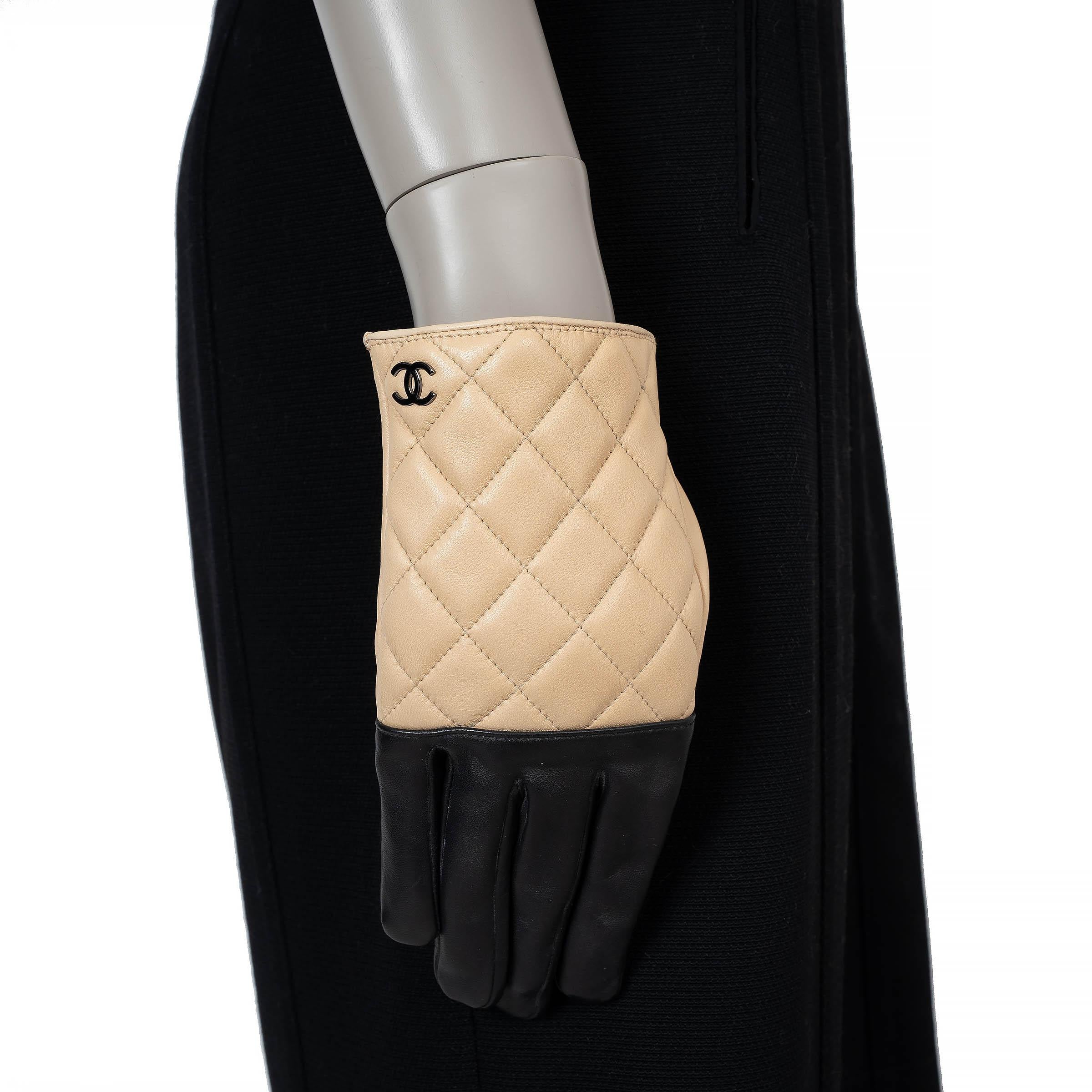 CHANEL guantes de cuero acolchado negro y beige 7 Beige en venta