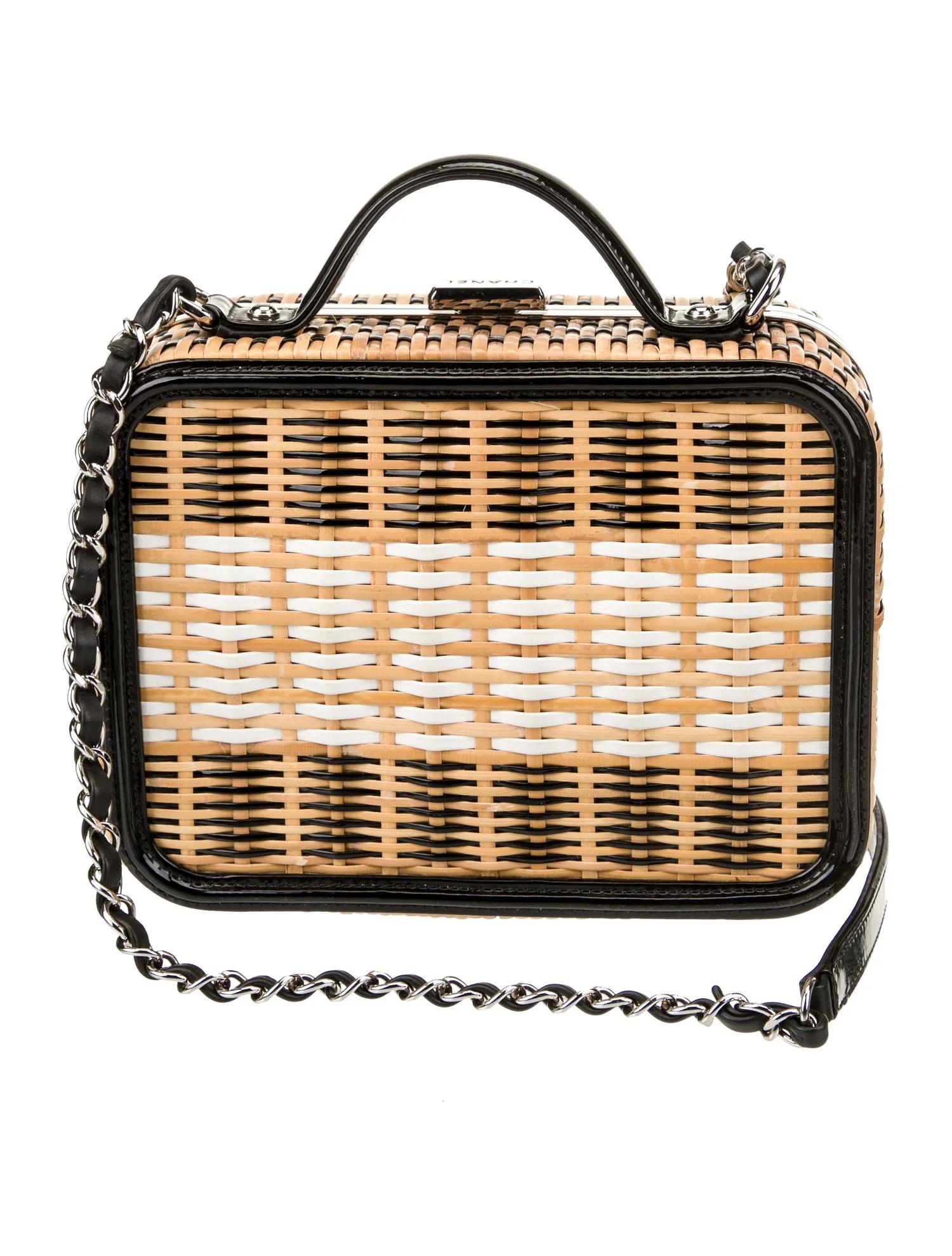 Chanel Black Beige Rattan Filigree CC Vanity Case Bag In Excellent Condition For Sale In Montreal, Quebec