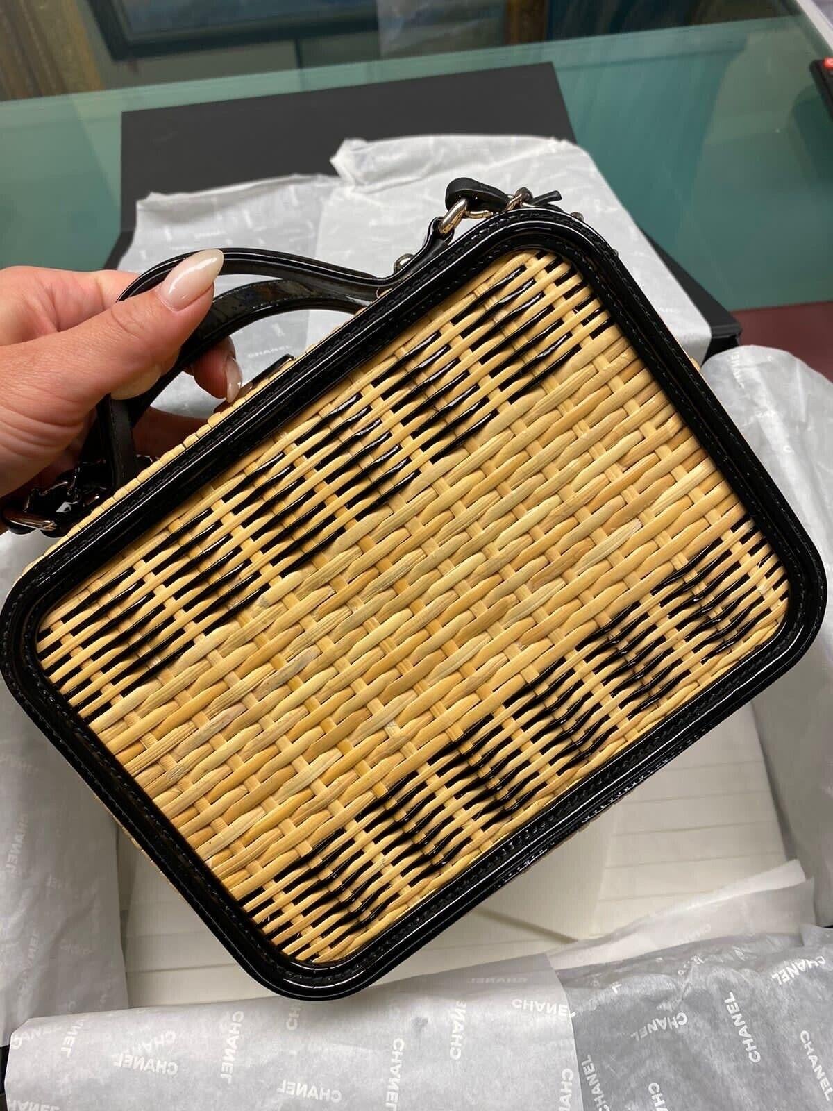 Chanel Black Beige Rattan Filigree CC Vanity Case Bag For Sale 3