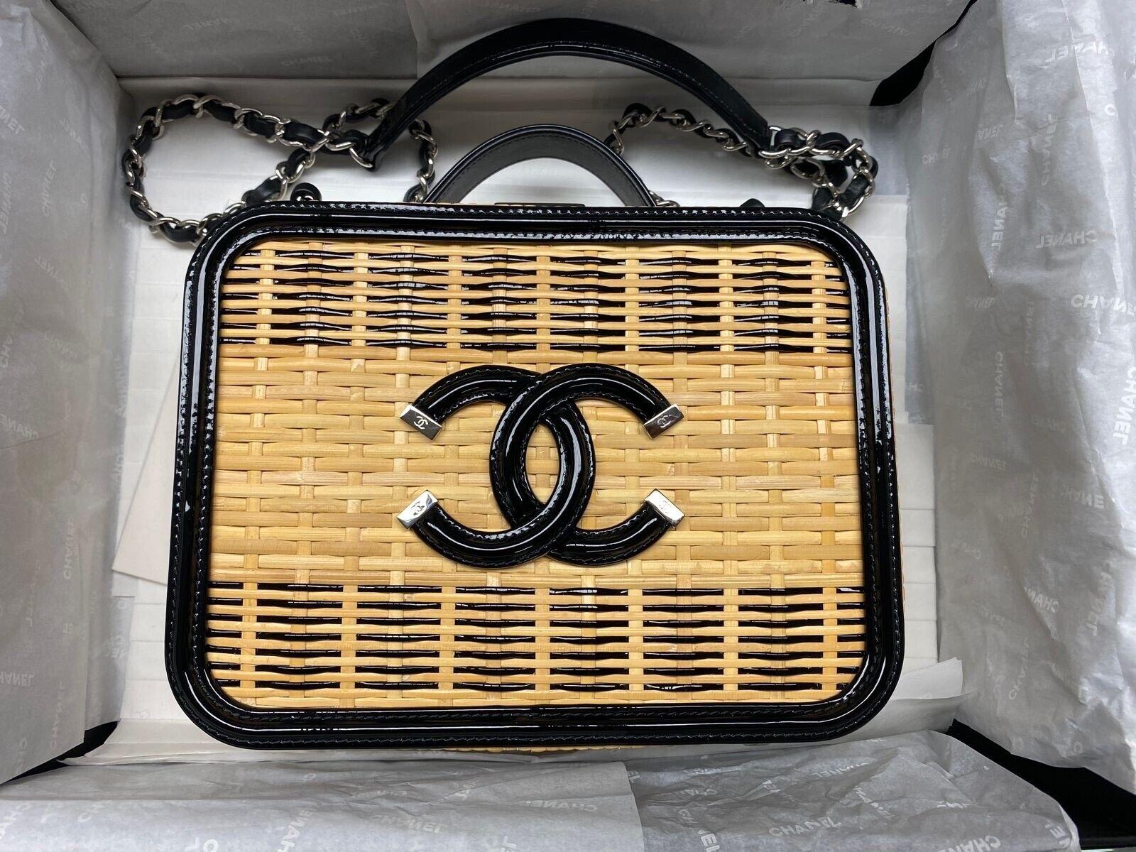 Chanel Black Beige Rattan Filigree CC Vanity Case Bag For Sale 4