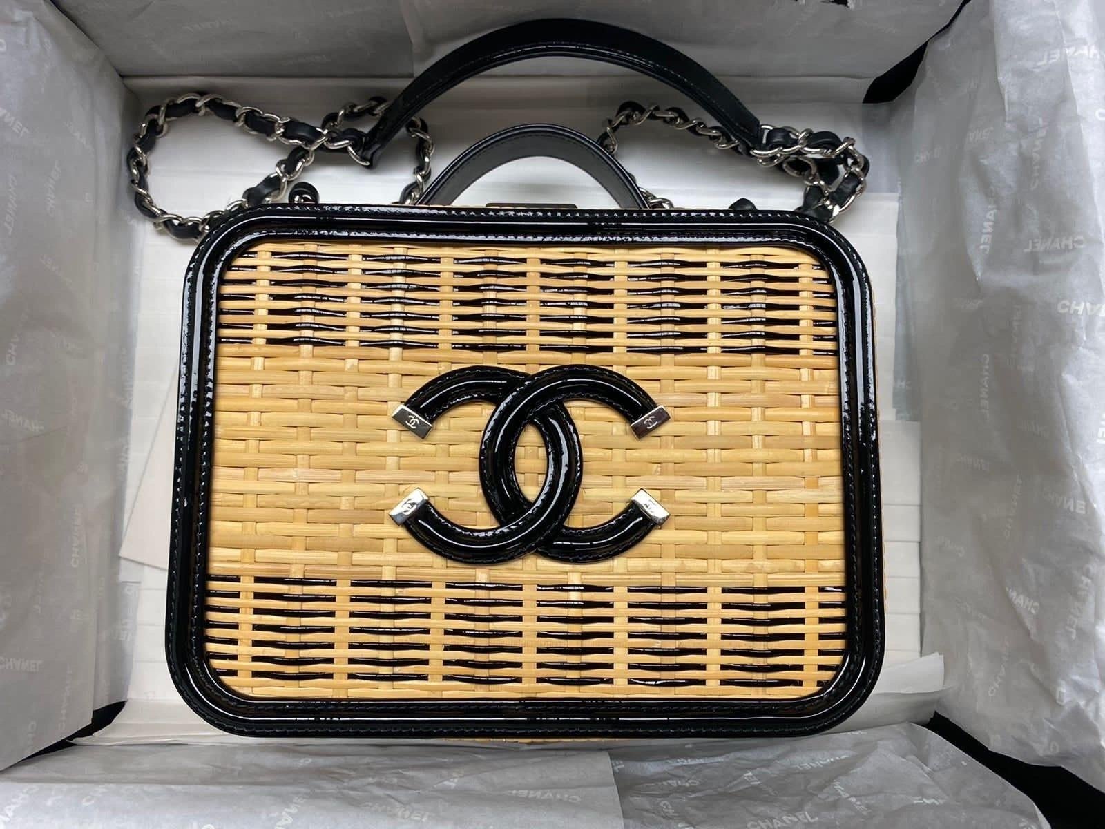 Chanel Black Beige Rattan Filigree CC Vanity Case Bag For Sale 5