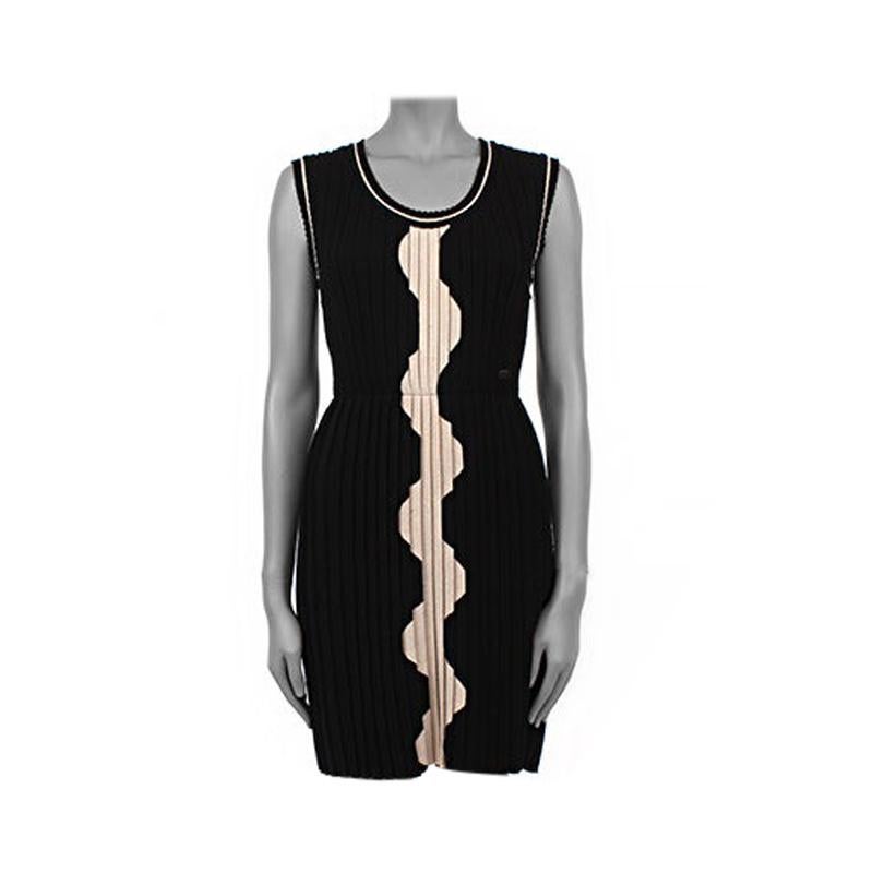 CHANEL black & beige wool PLEATED Sleeveless Dress 36 For Sale