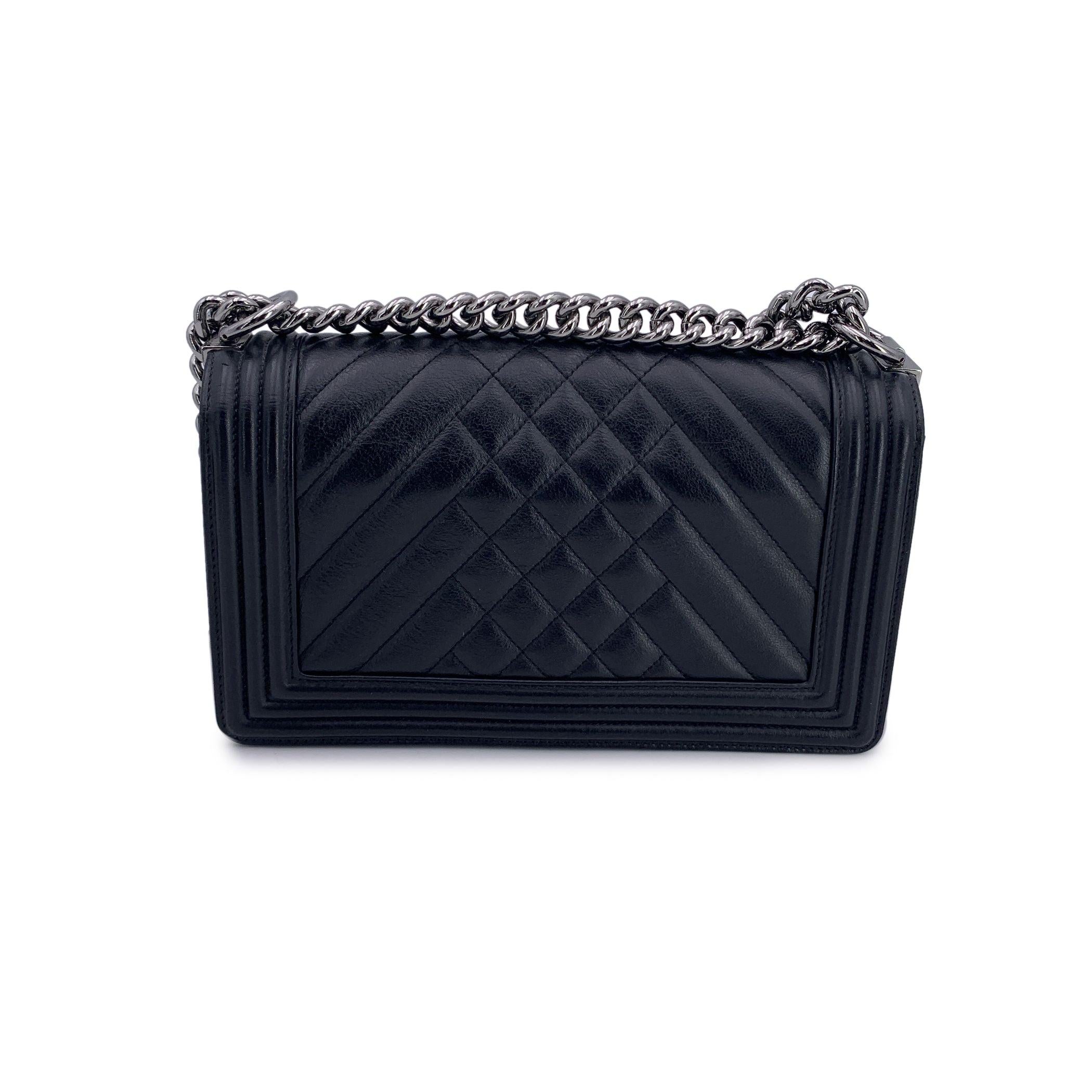 Chanel Black Bi-Quilted Leather Medium Boy Shoulder Bag In Excellent Condition In Rome, Rome