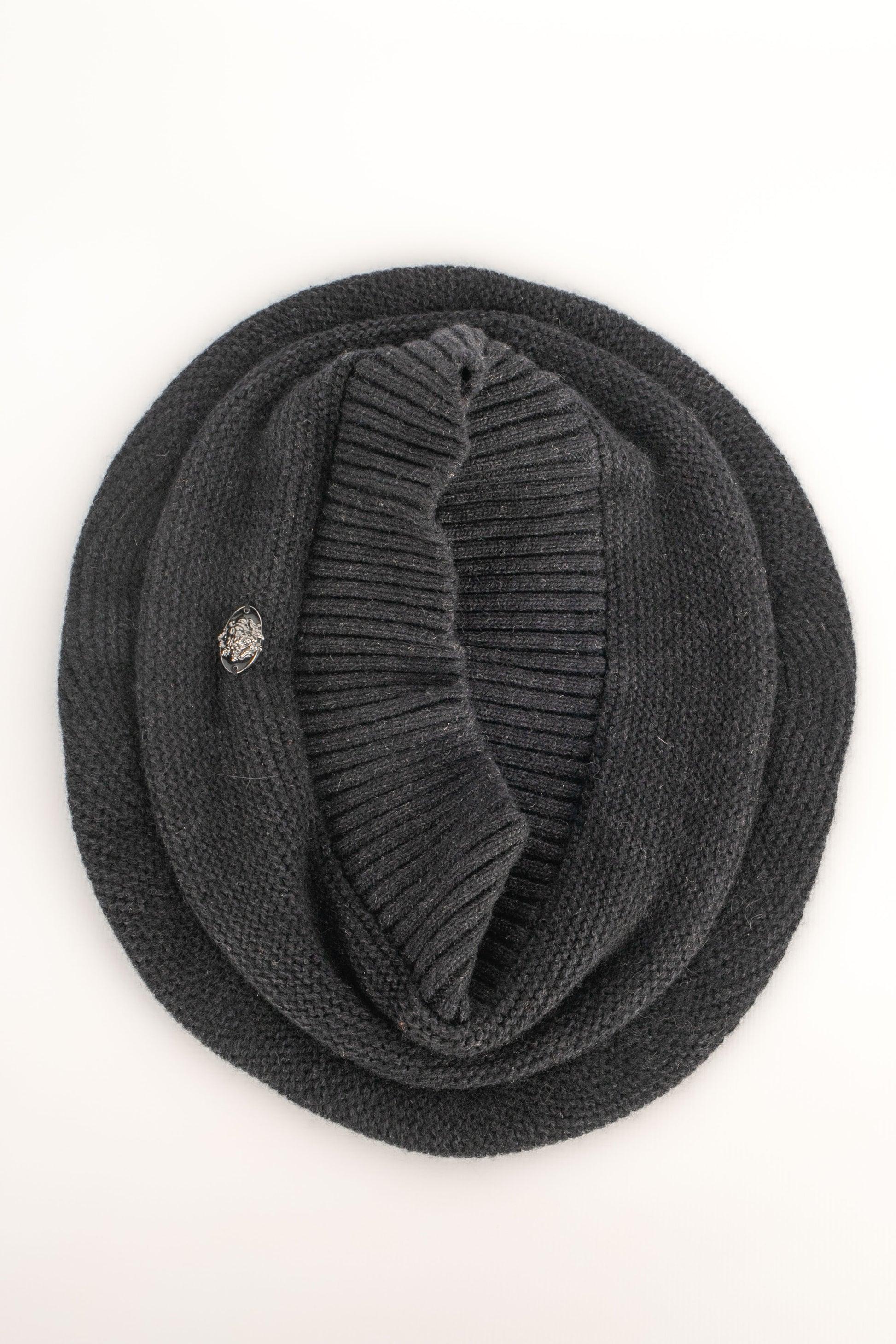 Women's Chanel Black Blended Cashmereberet Hat, 2008 For Sale