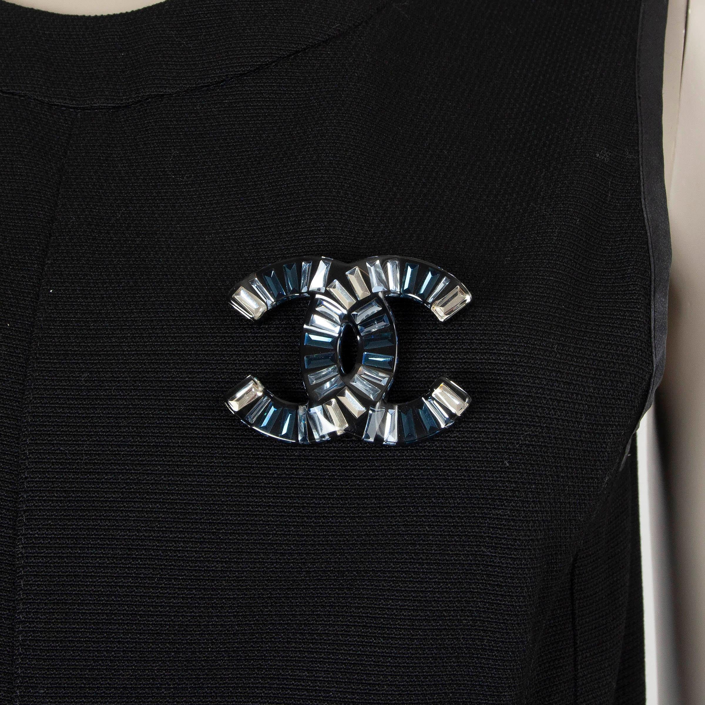 CHANEL black & blue 16S CC BAGUETTE CRYSTAL Brooch For Sale 2