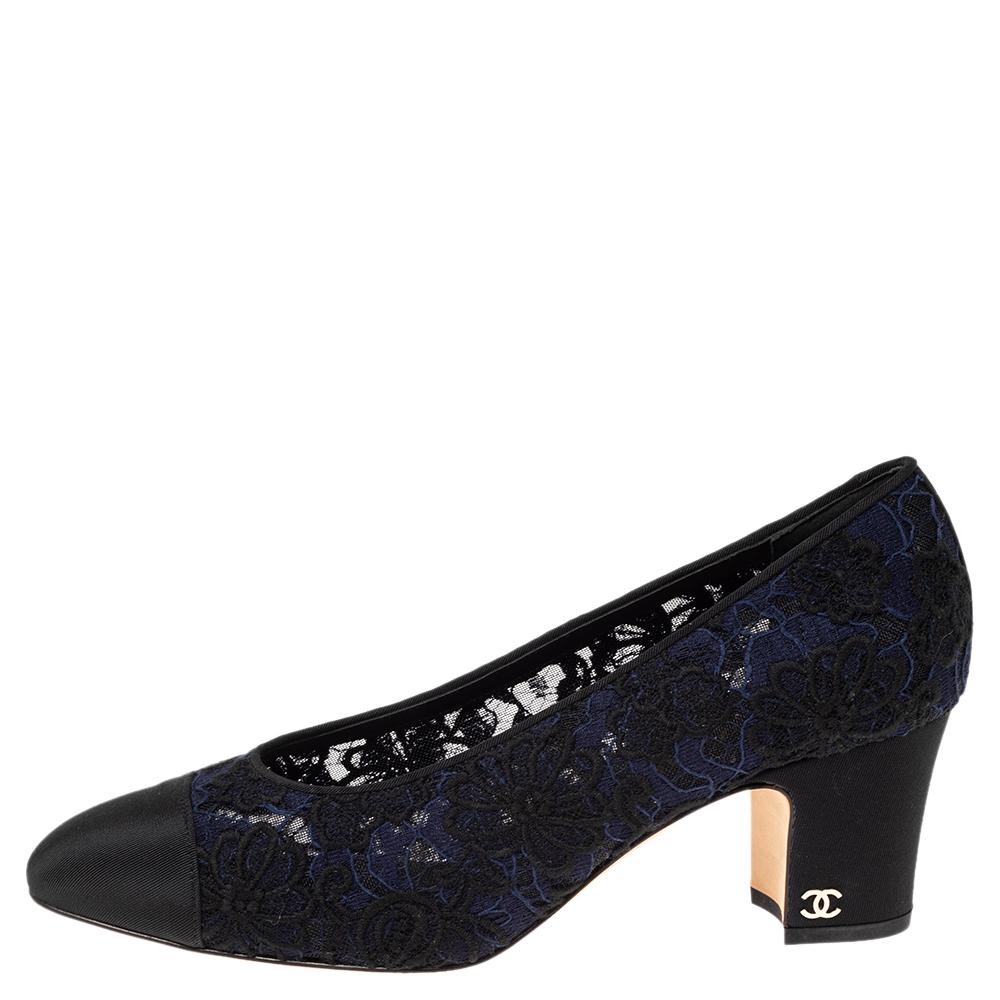 We rarely get to see creations as elegant as these pumps from Chanel. They've been wonderfully designed using lace and decorated with fabric cap toes along with CC logo detailed block heels. These lovely pumps will bestow you with style and
