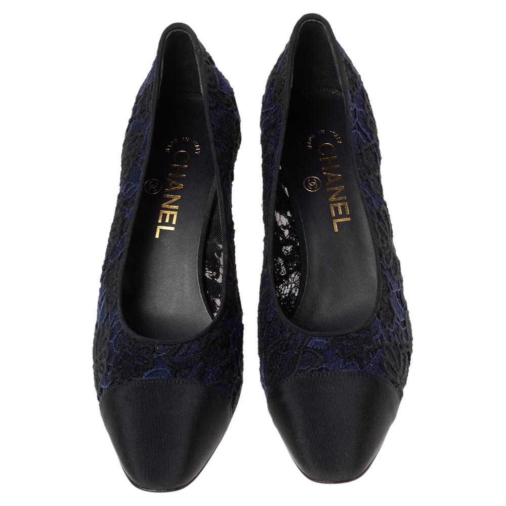 Women's Chanel Black/Blue Lace and Fabric Cap Toe Block Heel Pumps Size 38.5