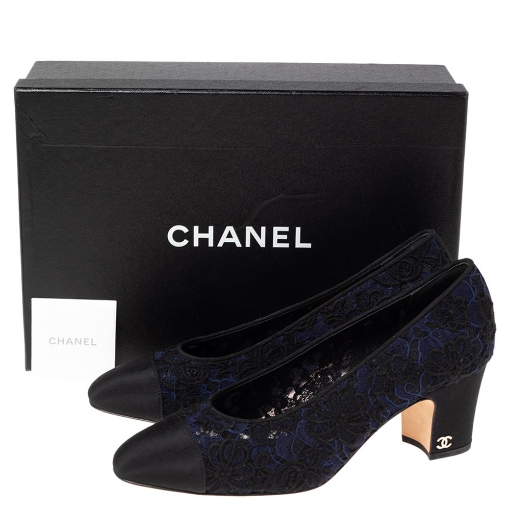 Chanel Black/Blue Lace and Fabric Cap Toe Block Heel Pumps Size 38.5 5