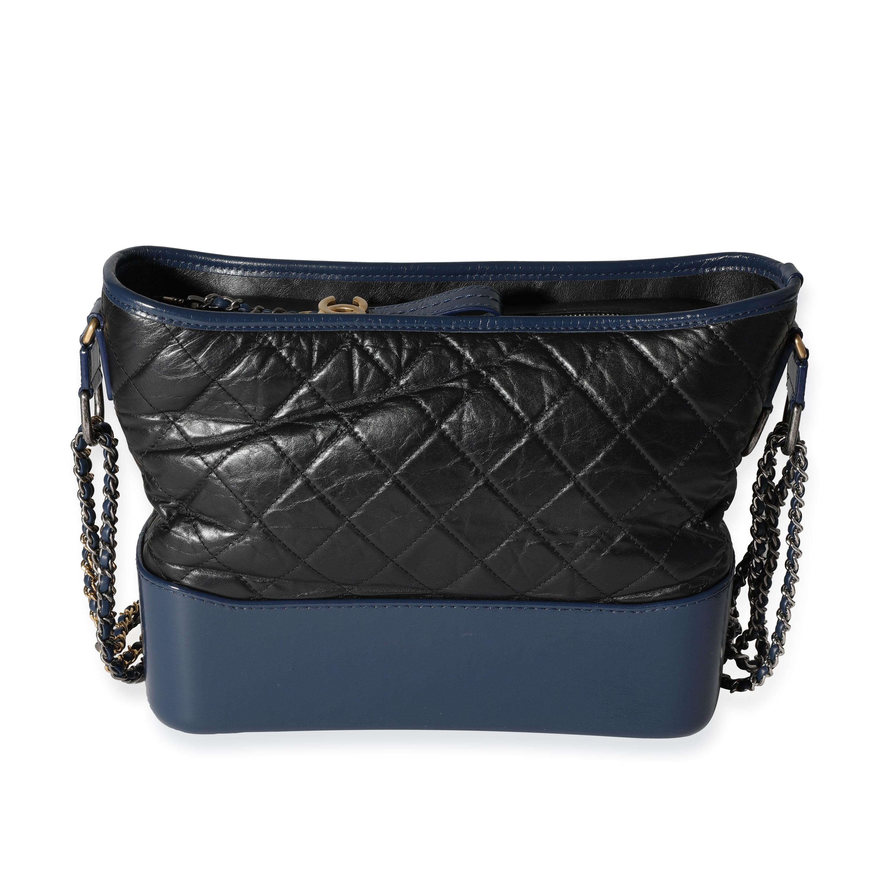 Noir Chanel - Grand sac hobo Gabrielle en cuir de veau vieilli matelassé noir et bleu en vente