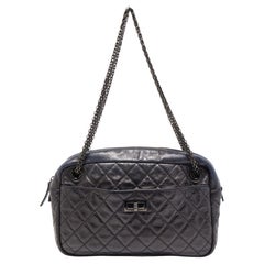 Chanel Schwarz/Blaue gesteppte schillernde Mademoiselle Kamera-Umhängetasche aus Leder