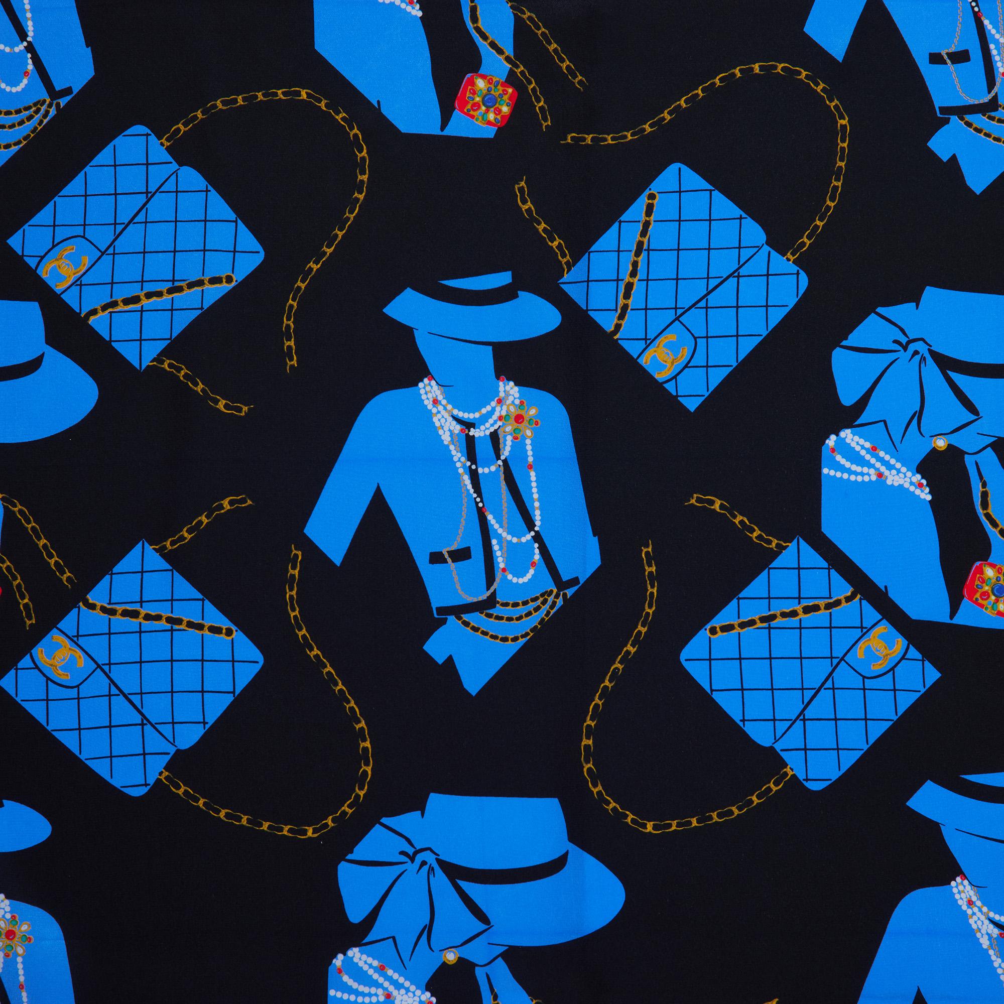 MARQUE	Chanel
MODÈLE	Écharpe
AGE	1990
GENDER	Femmes
MATERIAL(S)	Soie
COULEUR	Multicolore
COULEUR DE LA MARQUE	Noir, bleu
HAUTEUR	90cm
LARGEUR	90cm
DÉTAILS DE L'AUTHENTICITÉ	(Fabriqué en Italie)

Détails du produit
L'extérieur est en excellent état