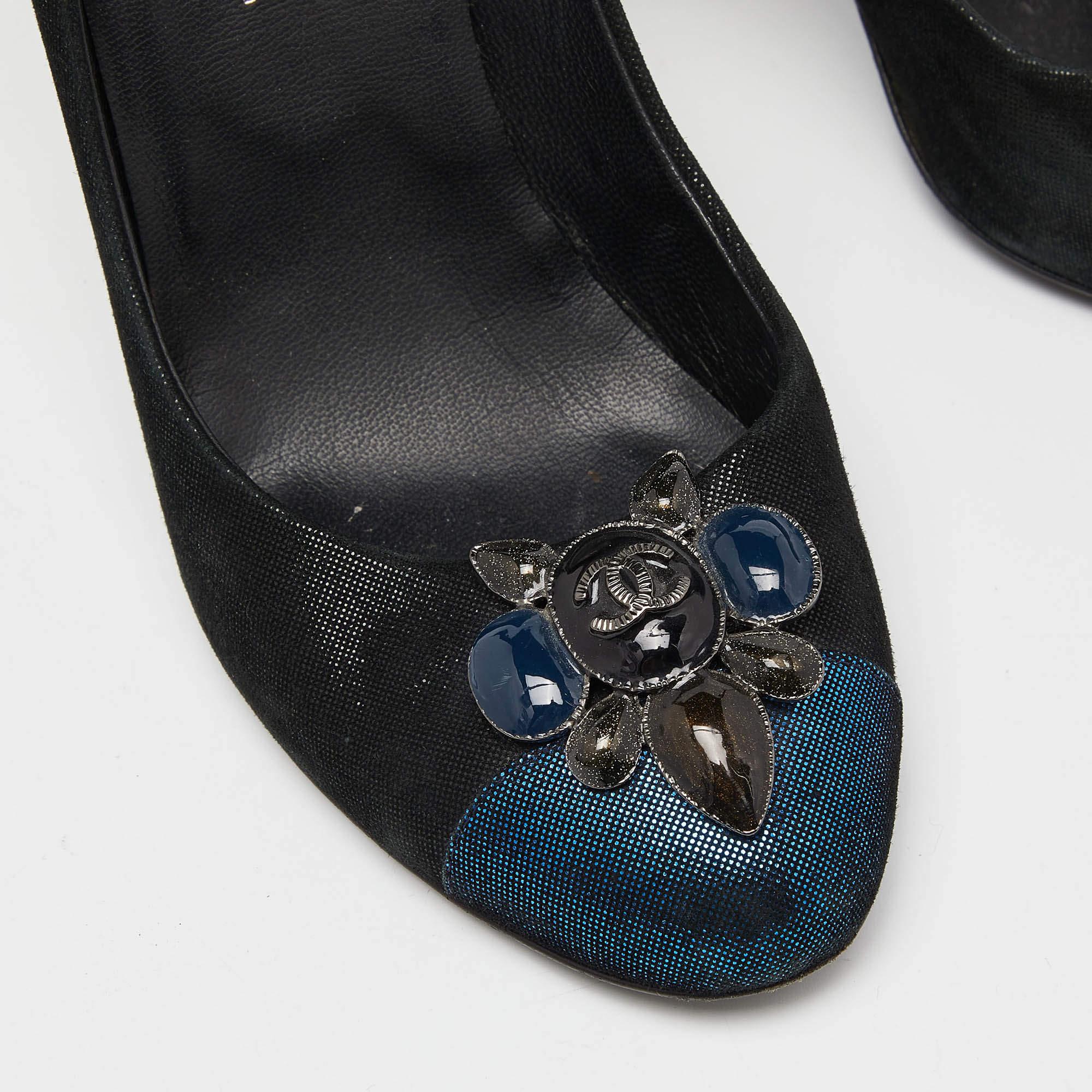 Chanel Black/Blue Suede Embellished CC Cap Toe Pumps Size 39.5 For Sale 2
