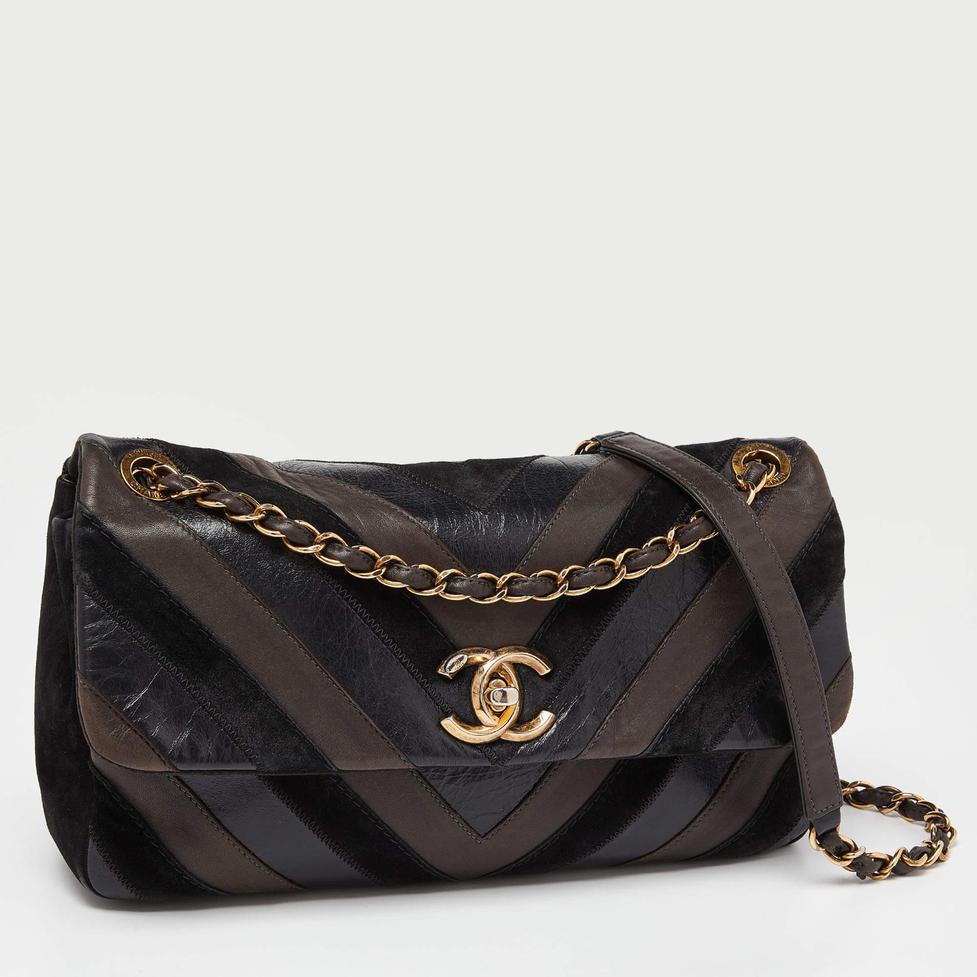 This flap bag from Chanel exemplifies the brand's signature aesthetics in a practical way. Expertly crafted using suede & leather and accentuated with the CC logo lock, this fabulous bag has a lined interior to keep all your essentials safe.

