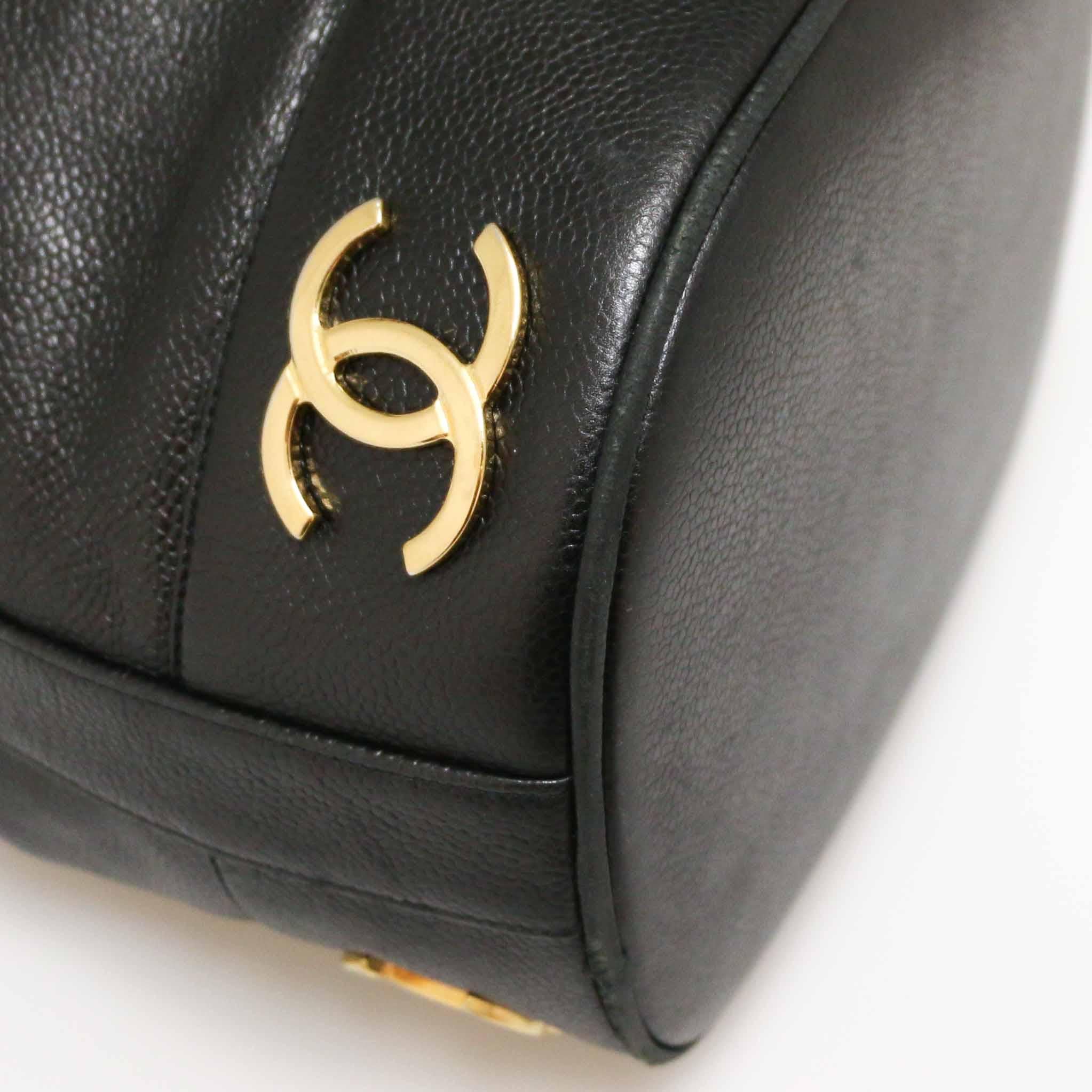 Chanel Black Bucket Bag In Caviar Leather In Good Condition For Sale In Paris, FR
