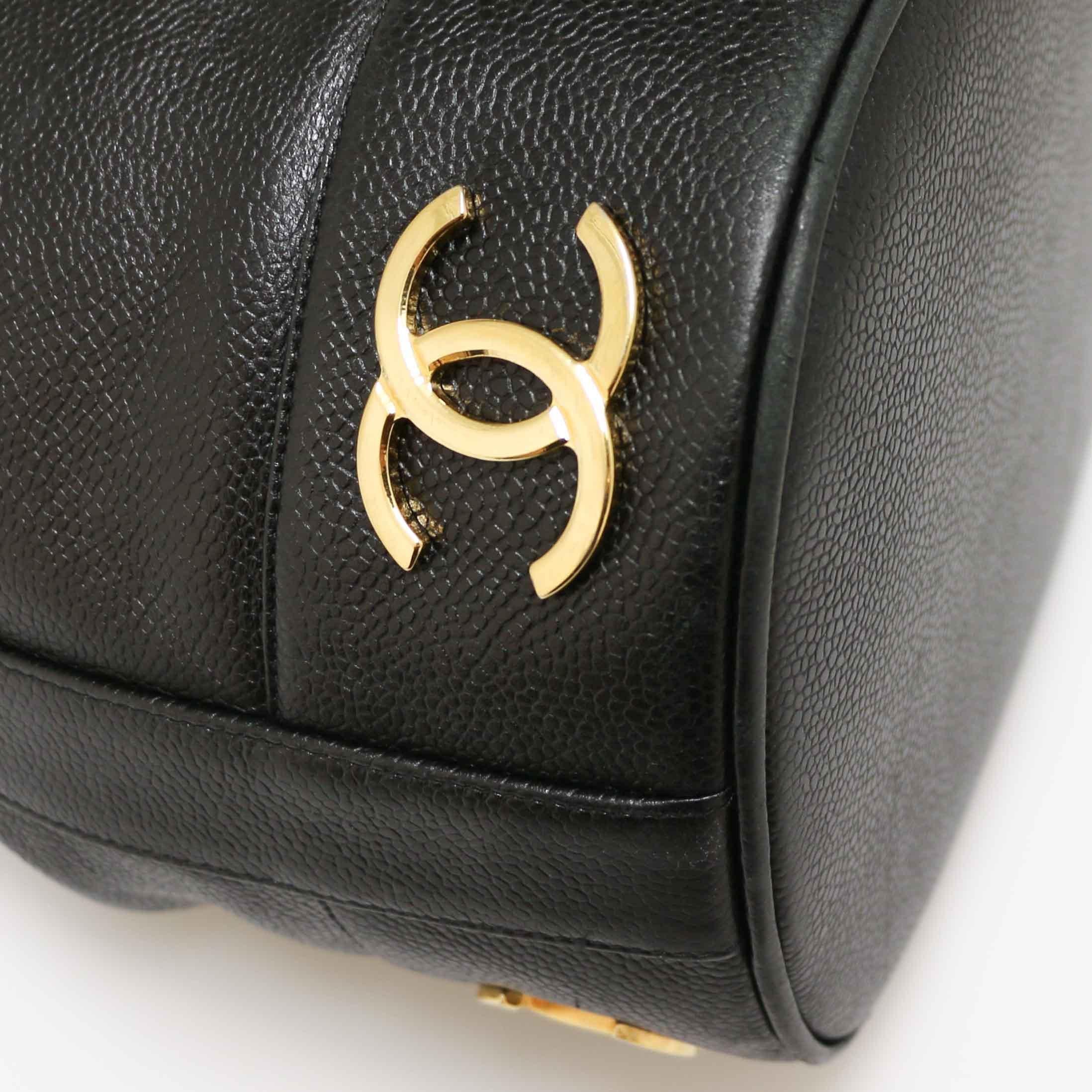 Chanel Black Bucket Bag In Caviar Leather For Sale 3