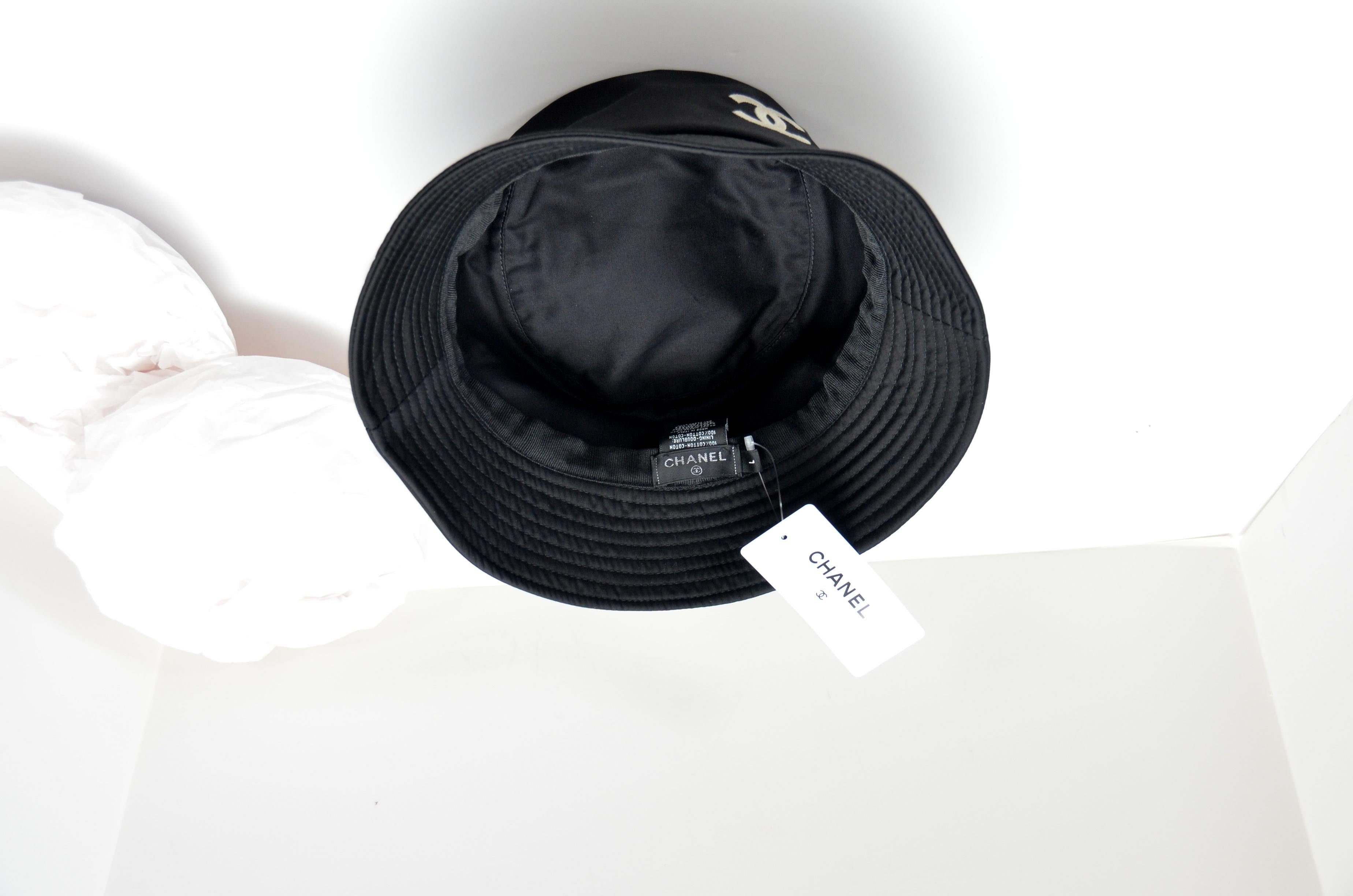 100% authentic guaranteed Chanel black bucket hat.
New with tags
Size Large

FINAL SALE