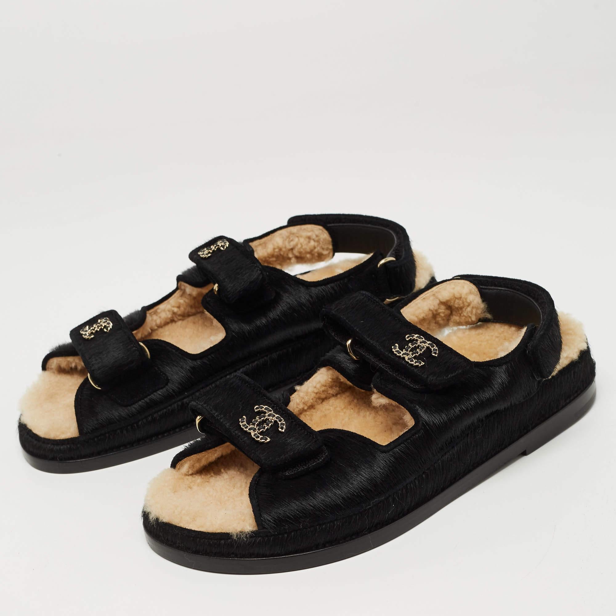 Wear these designer sandals to spruce up any outfit. They are versatile, chic, and can be easily styled. Made using quality materials, these sandals are well-built and long-lasting.

