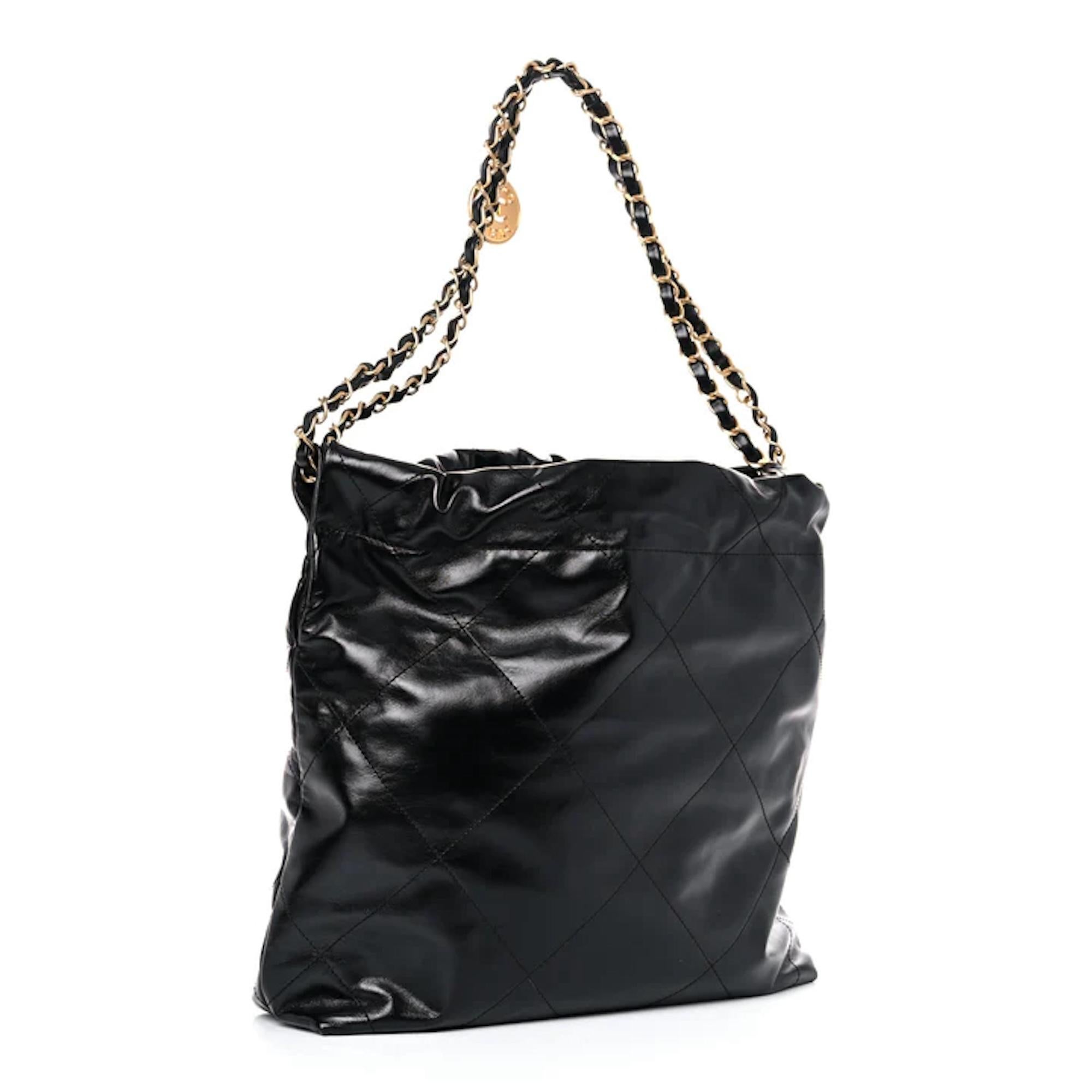 Women's or Men's Chanel Black Calfskin Drawstring Chanel 22 Bag Medium For Sale