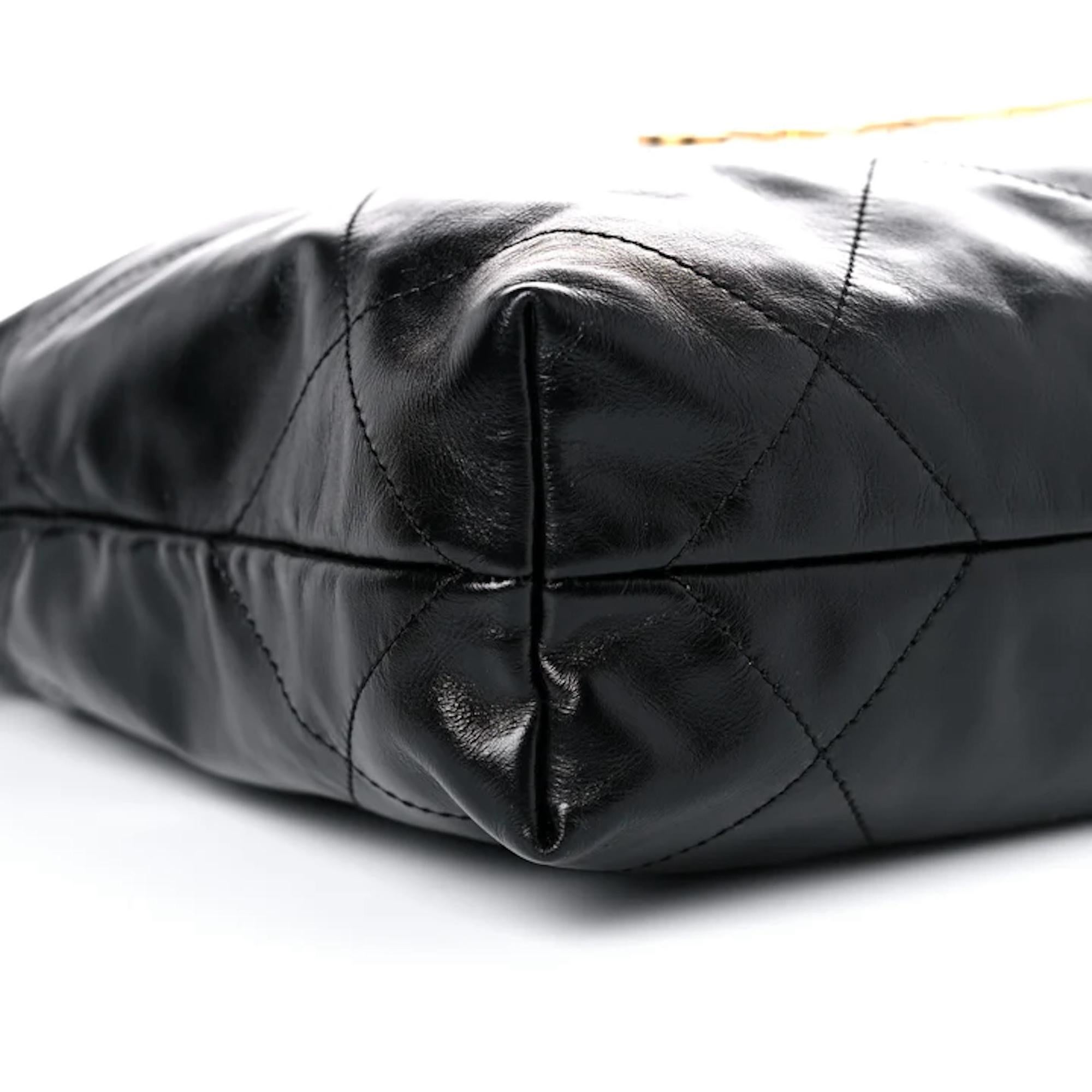 Chanel Schwarze Chanel 22 Tasche aus Kalbsleder mit Kordelzug Medium im Angebot 2