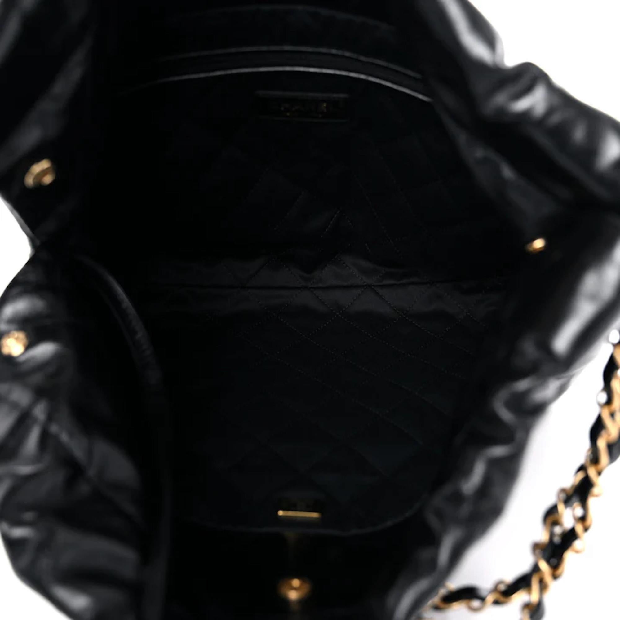 Chanel Schwarze Chanel 22 Tasche aus Kalbsleder mit Kordelzug Medium im Angebot 3