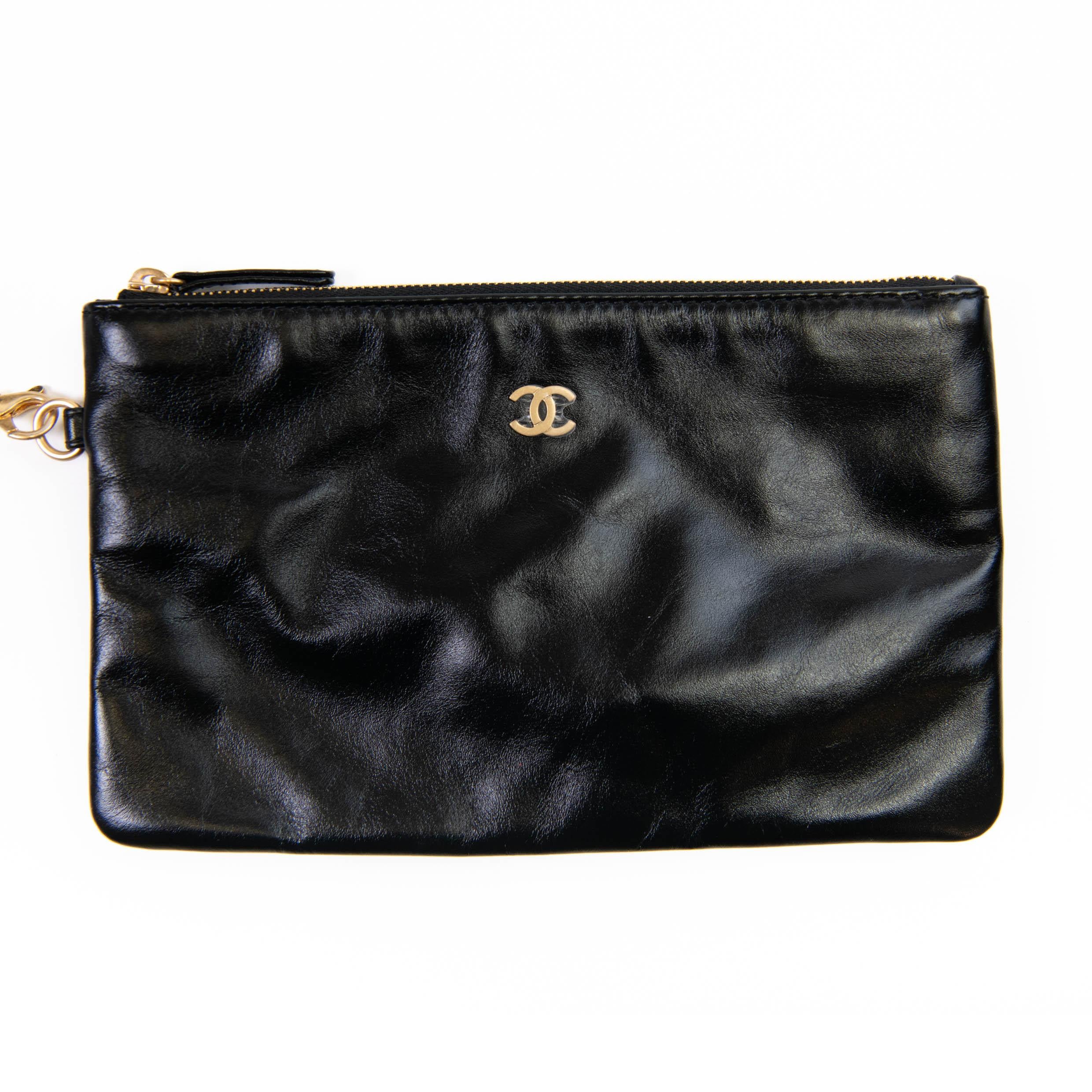 Chanel Black Calfskin Drawstring Chanel 22 Bag Medium Matching Pouch 7