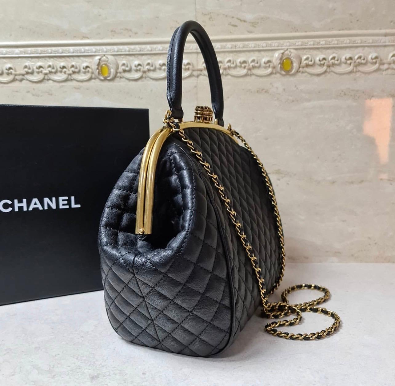 Women's Chanel Black Calfskin Kiss-lock Bag