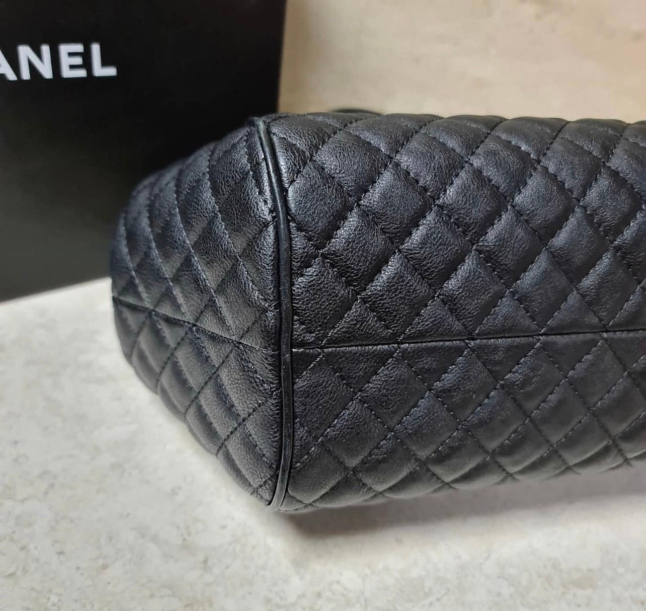 Chanel Black Calfskin Kiss-lock Bag 3