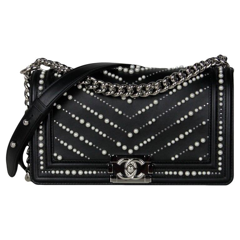 Chanel Black Calfskin Leather Chevron Pearl Boy Bag For Sale at 1stDibs