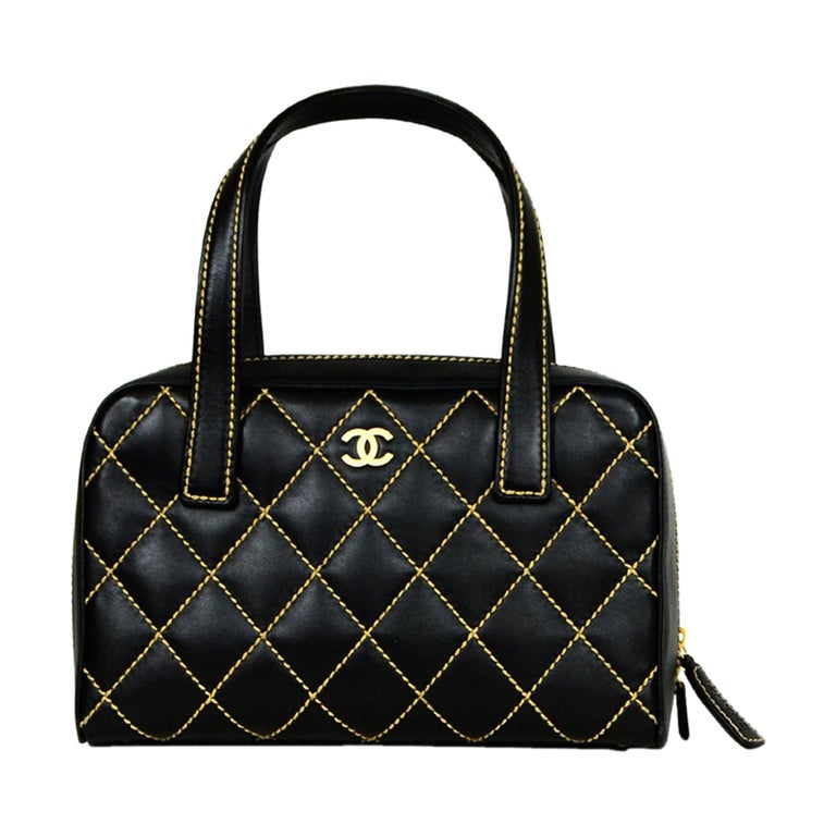 Chanel Contrast Stitch Shoulder Bag in Black | MTYCI