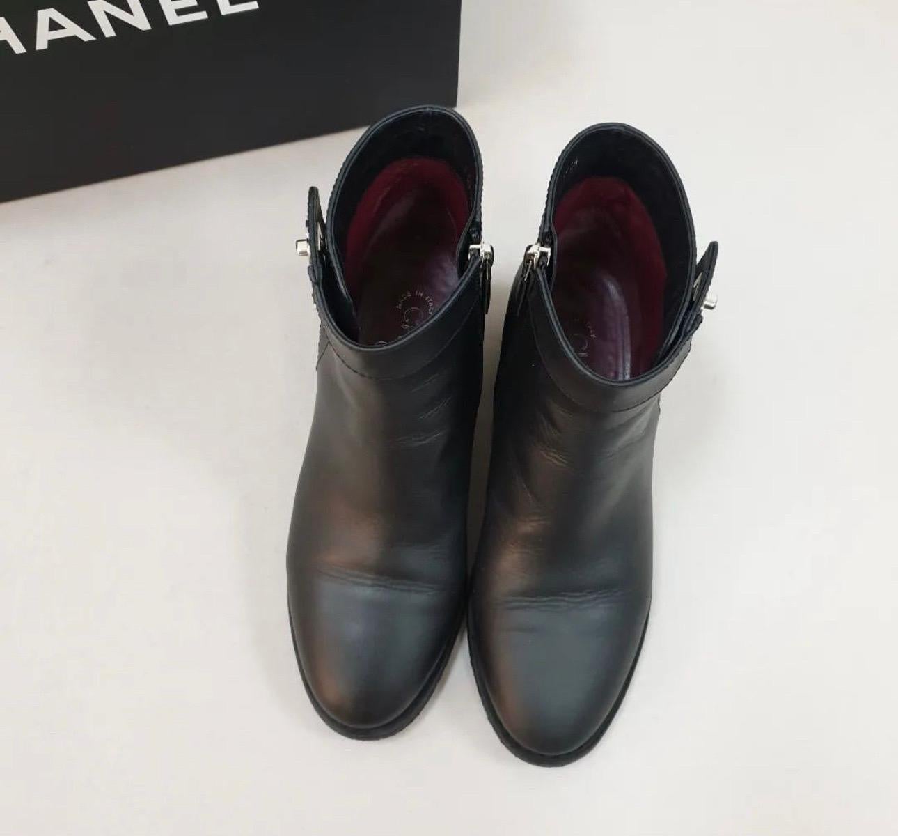 Chanel Black Calfskin Leather Turnlock CC Ankle Boots In Good Condition For Sale In Krakow, PL