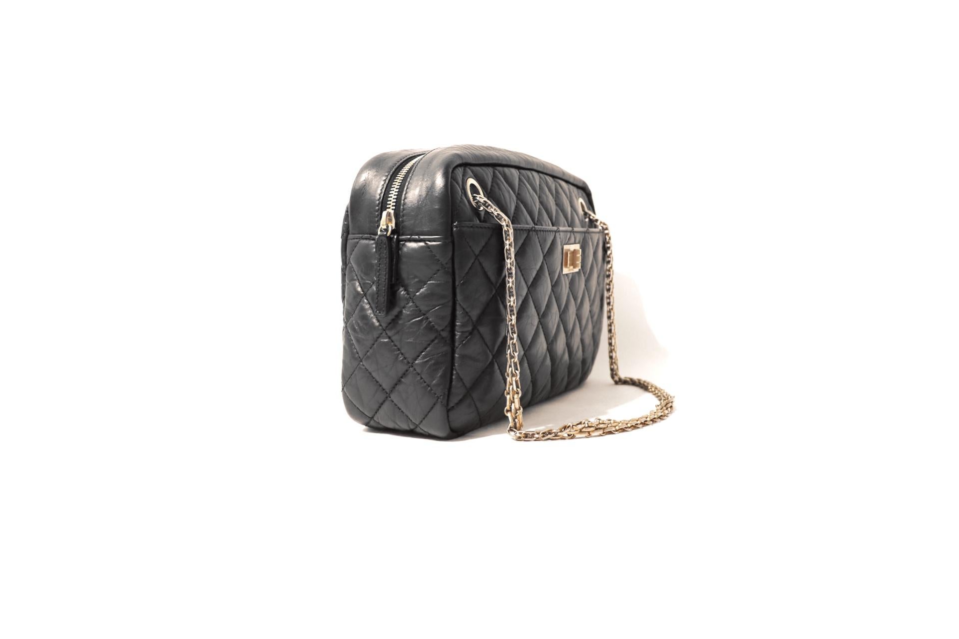 This authentic Chanel Black Aged Calfskin Reissue 2.55 Camera Bag is in excellent condition.  Perfect for daily use, yet easily transitions from day to evening, the Reissue Camera Bag is a great addition to any collection.  
Black aged calfskin is