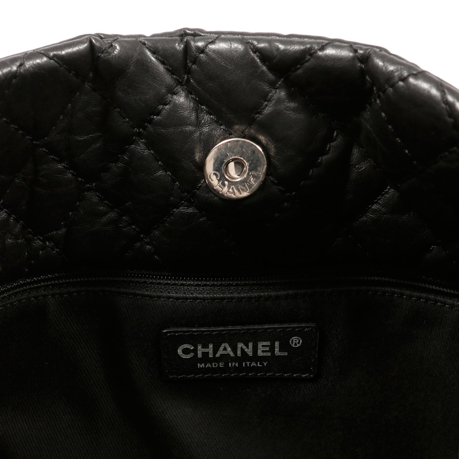 Chanel Black Calfskin Reissue Pocket Tote In Good Condition In Palm Beach, FL