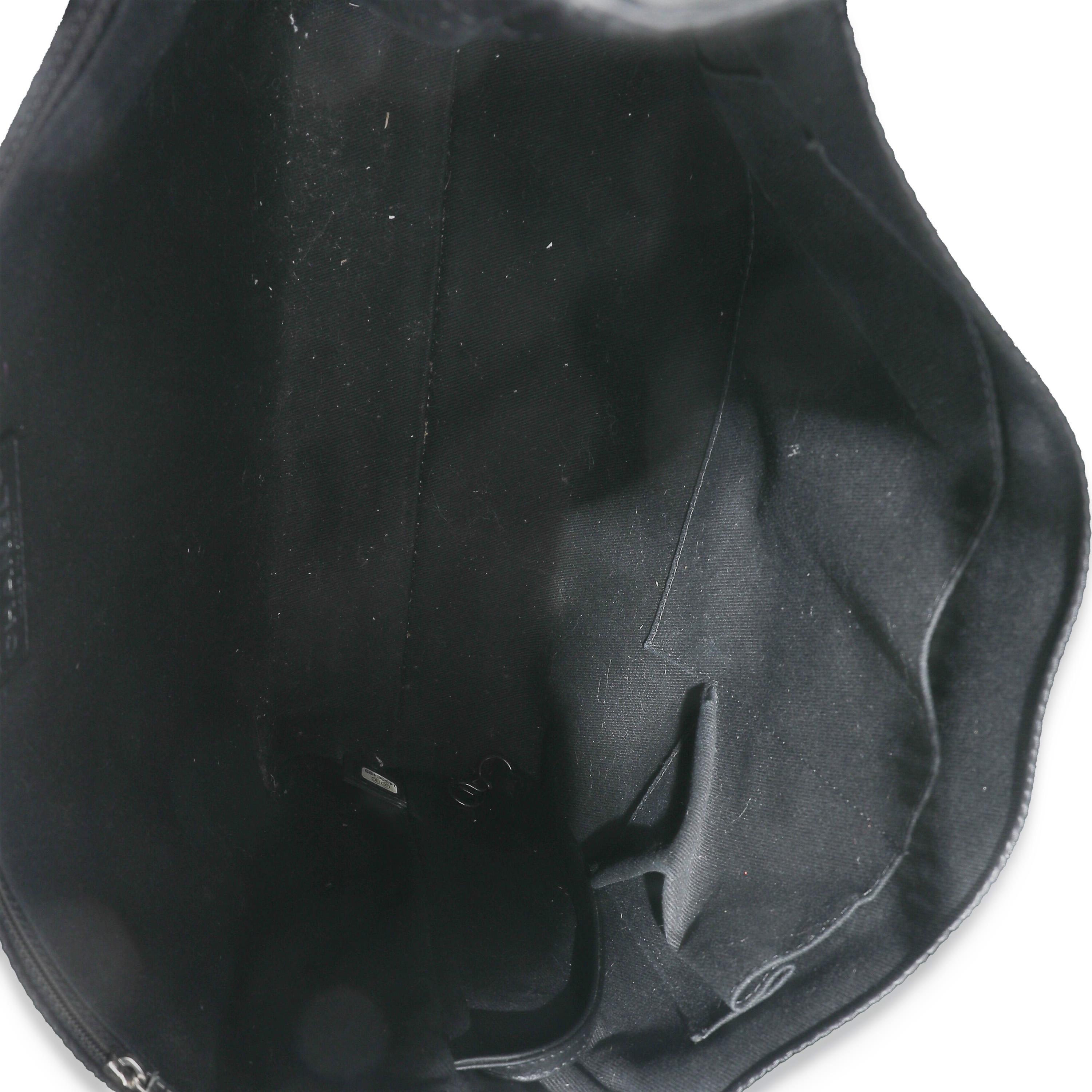 Chanel Schwarze Reissue-Tasche aus Kalbsleder mit hohem 2,55 cm im Angebot 2