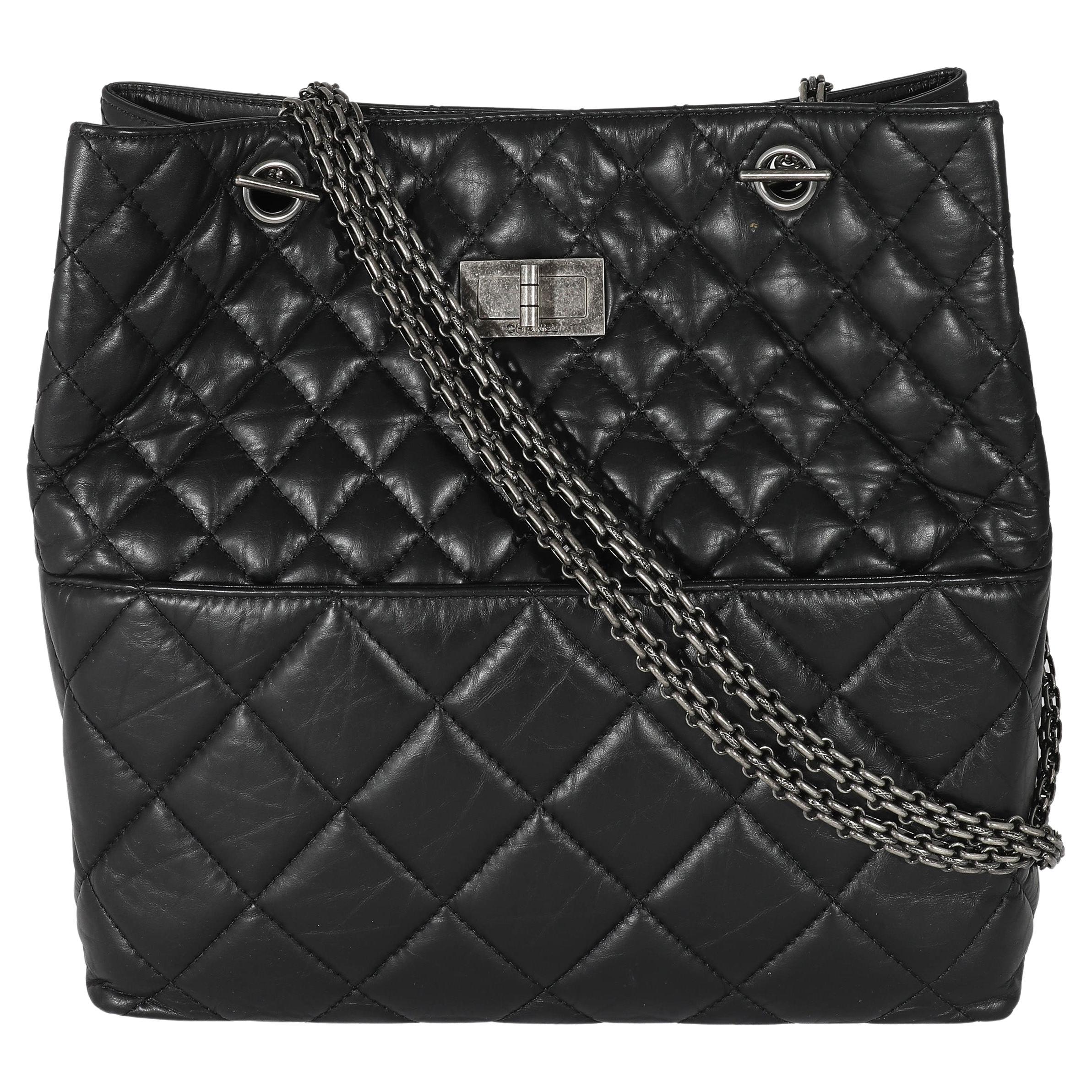 Chanel Schwarze Reissue-Tasche aus Kalbsleder mit hohem 2,55 cm im Angebot