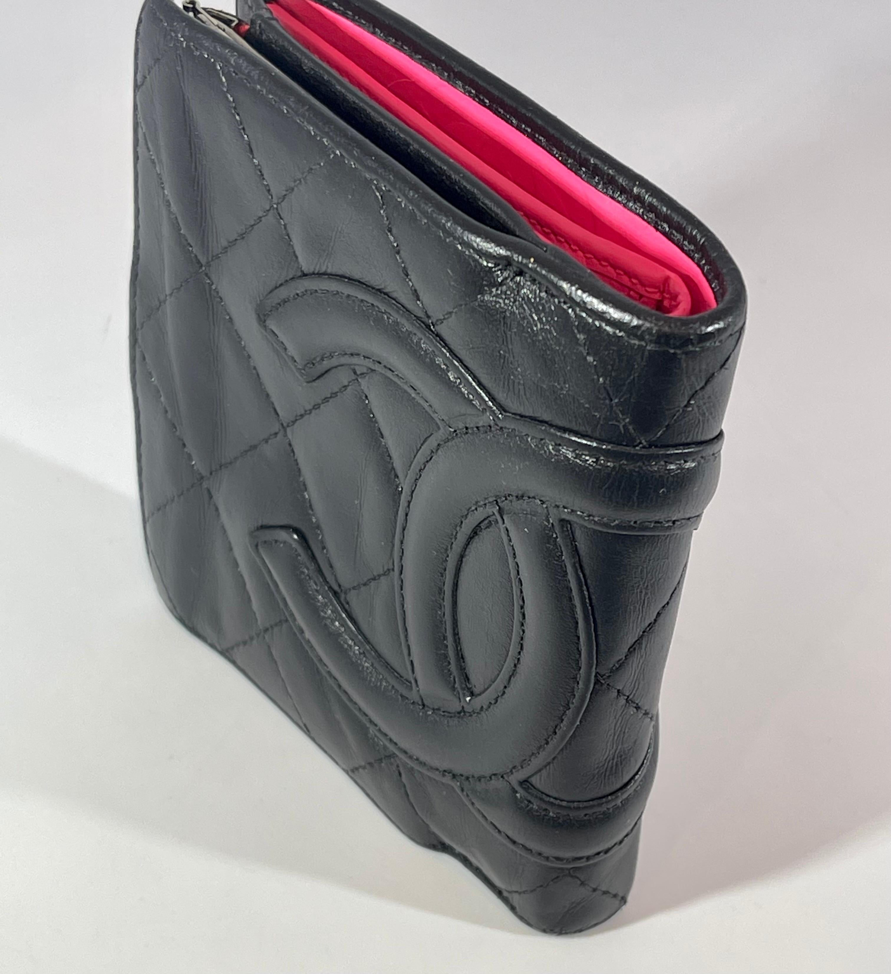 Chanel Black Cambon Quilted Leather Compact Wallet Hot pink Inside For Sale 4