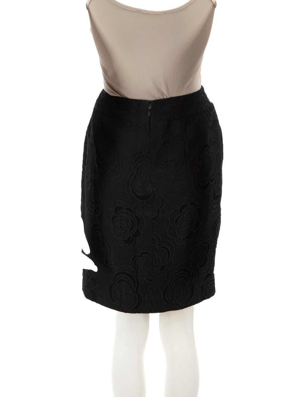 Chanel Black Camelia Embroidered Skirt Size M In Good Condition For Sale In London, GB