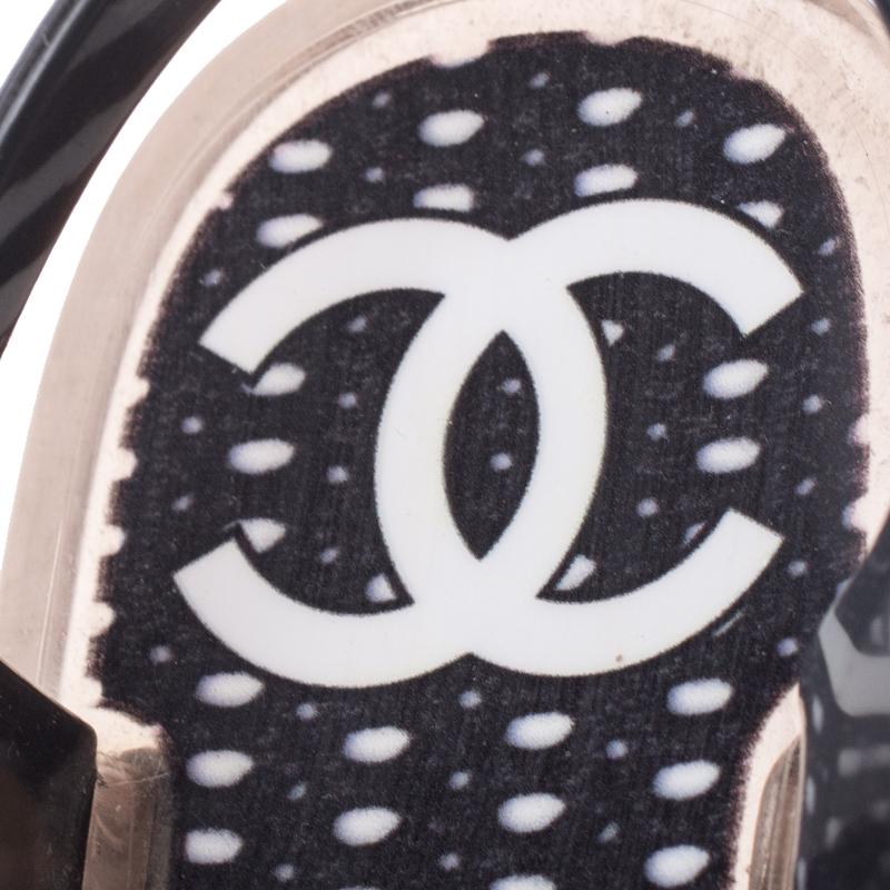 Chanel Black Camellia CC Jelly Flat Sandals Size 39 In Good Condition In Dubai, Al Qouz 2